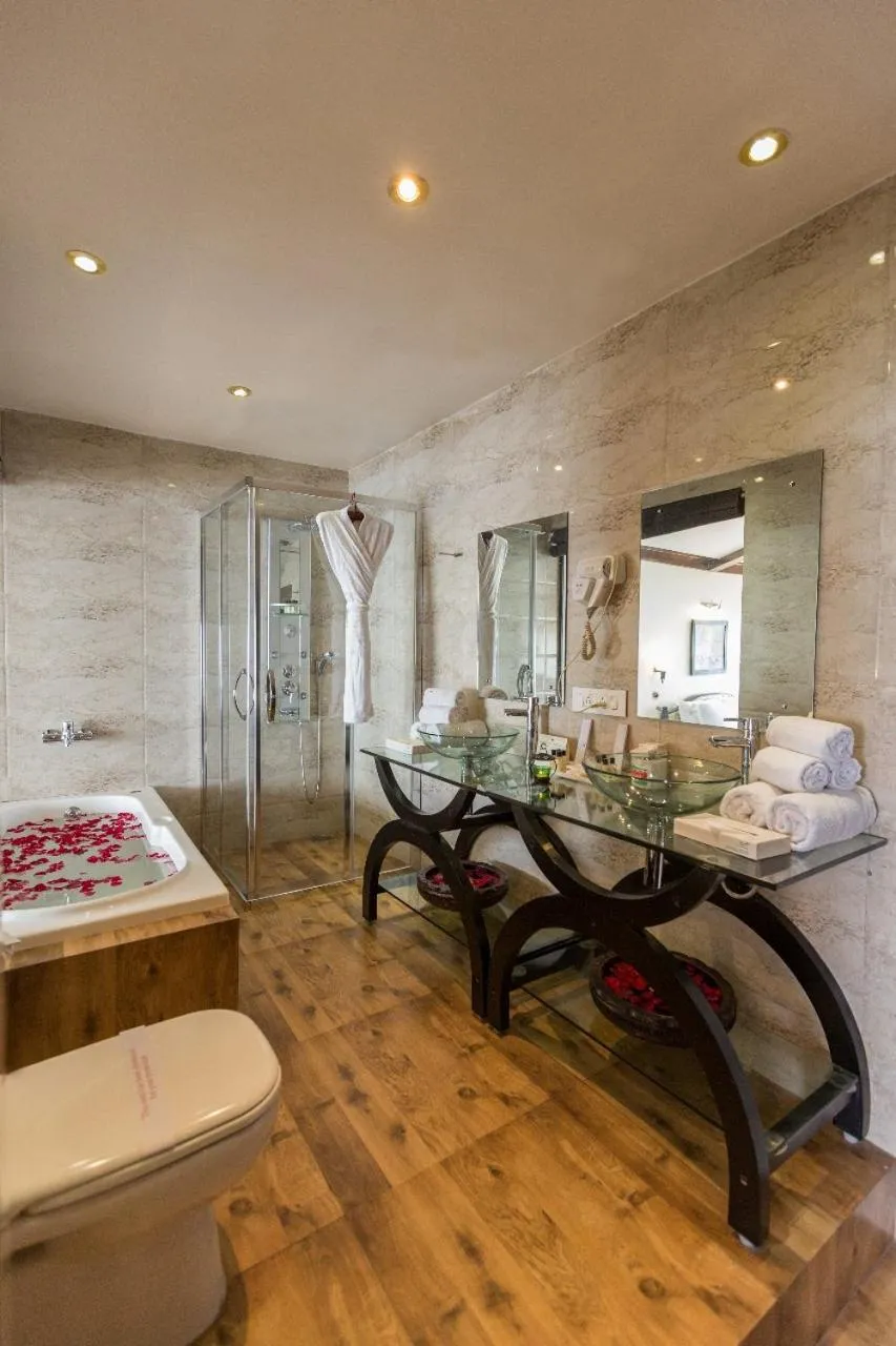 Bathroom in Polo Cherrapunjee Resort