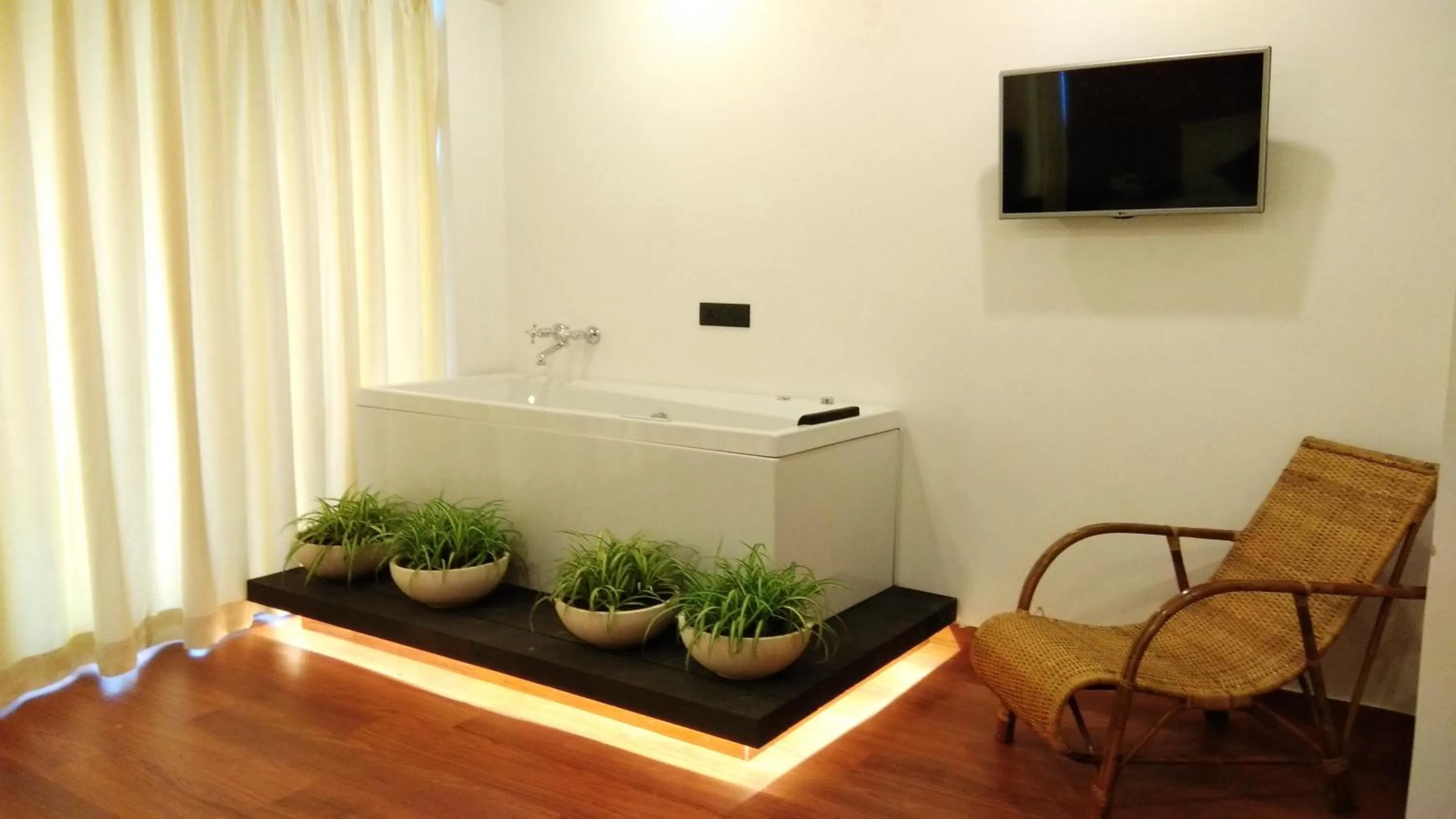 Bath in Polo Cherrapunjee Resort