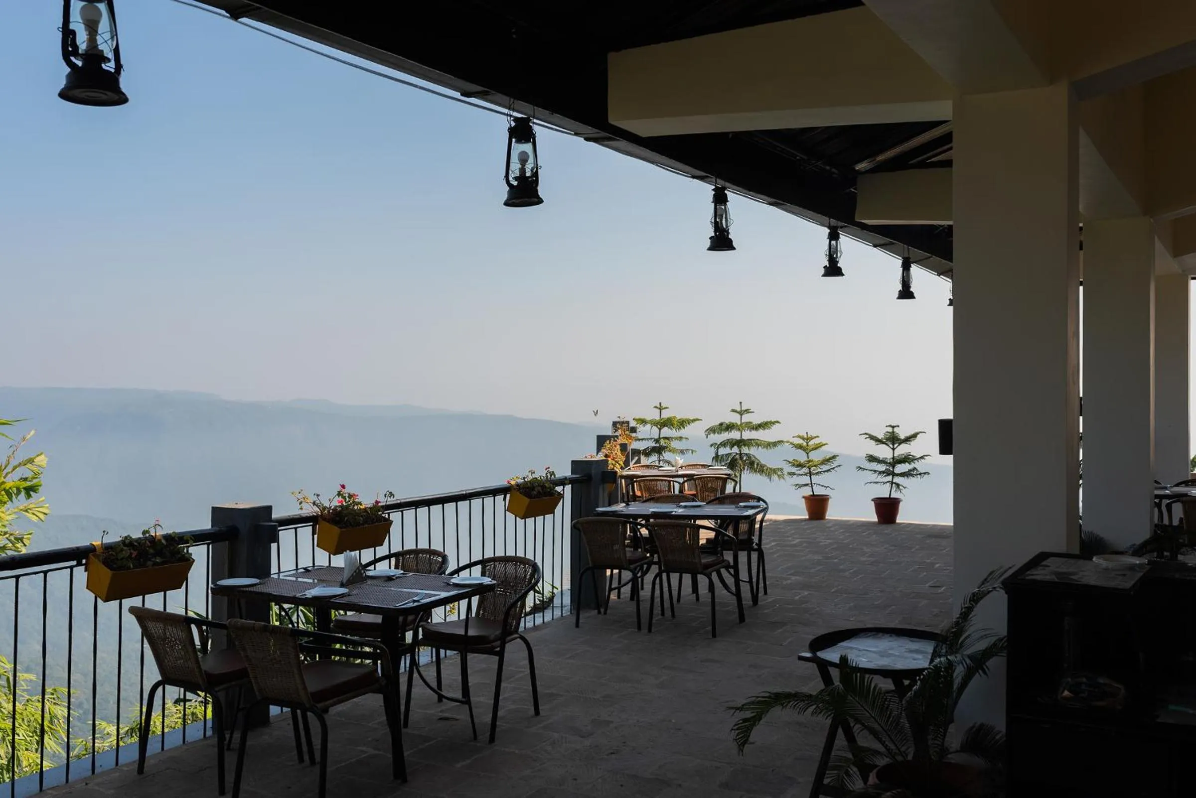 Restaurant/places to eat in Polo Cherrapunjee Resort