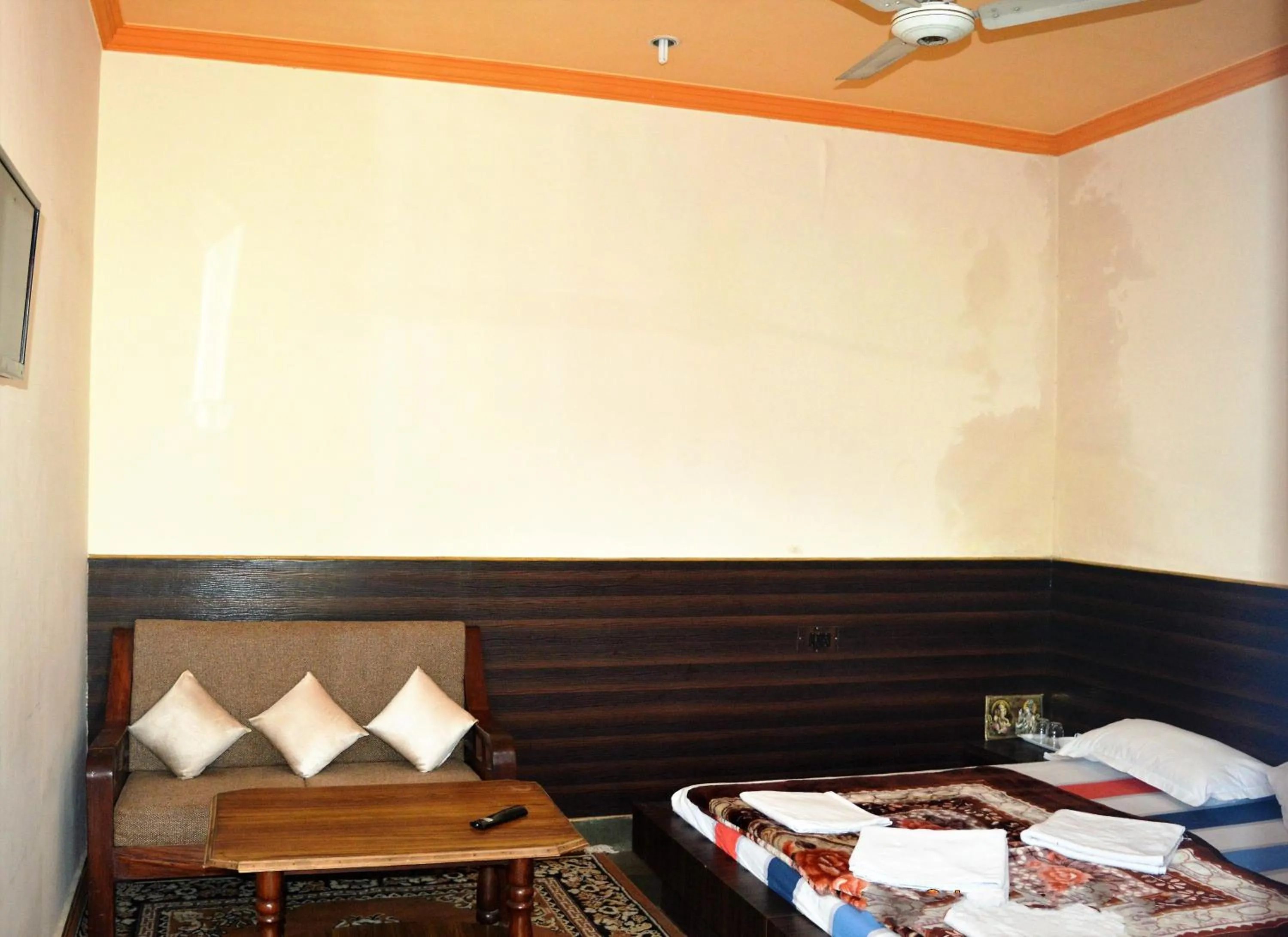 Bed in Hotel Goverdhan Tourist Complex