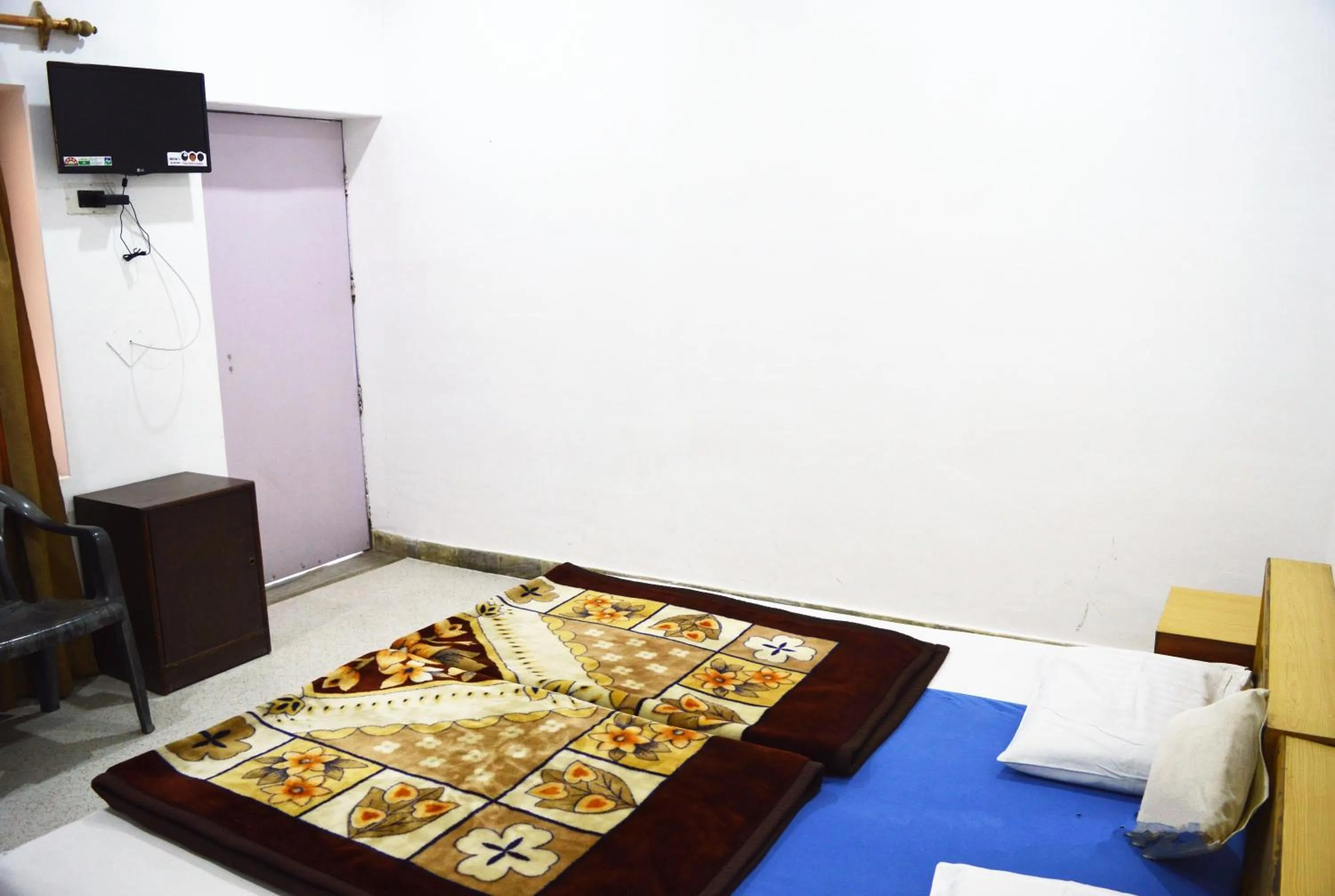 Bed in Hotel Goverdhan Tourist Complex