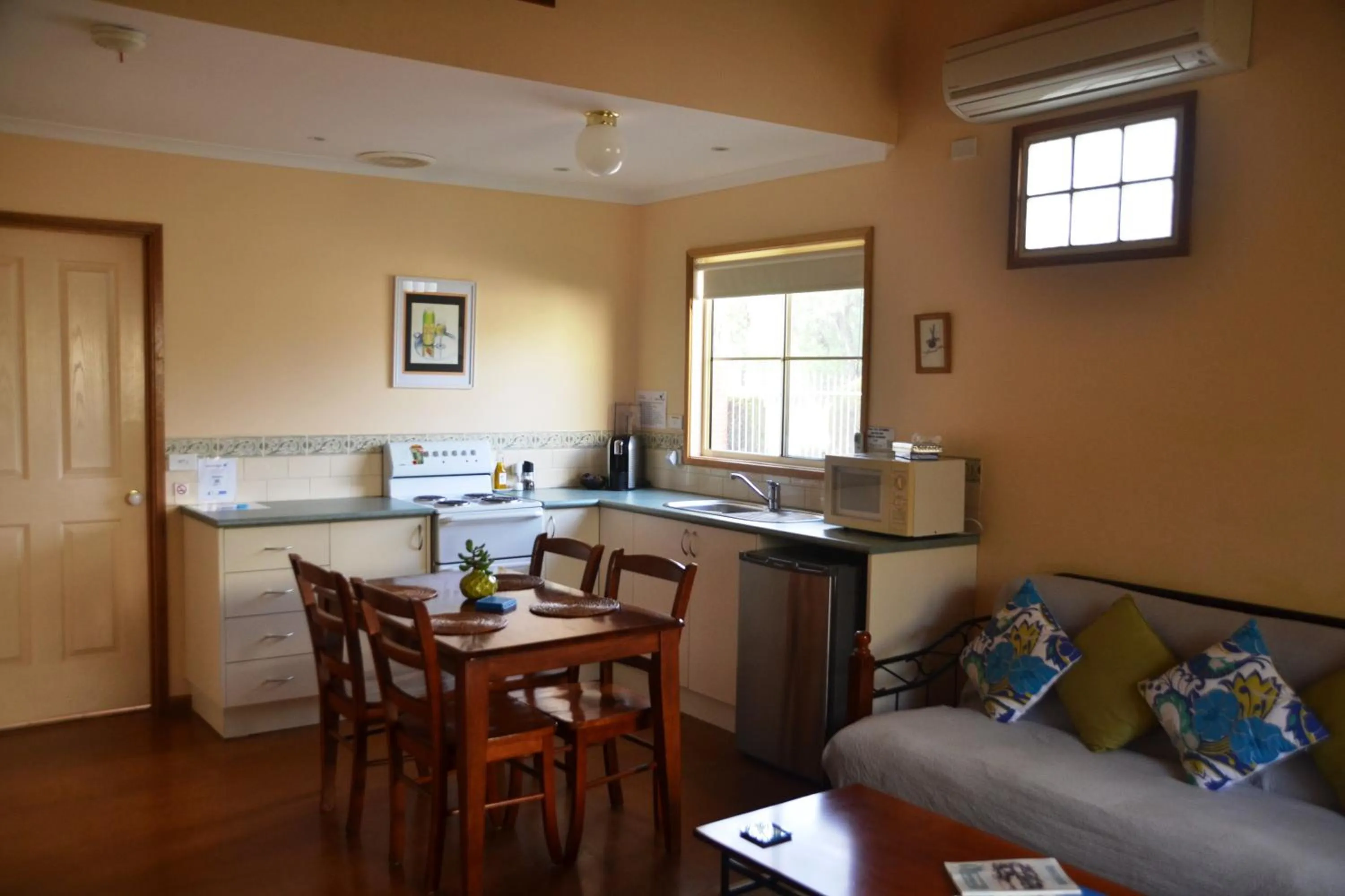Kitchen or kitchenette in Avoca Cottages VICTORIA