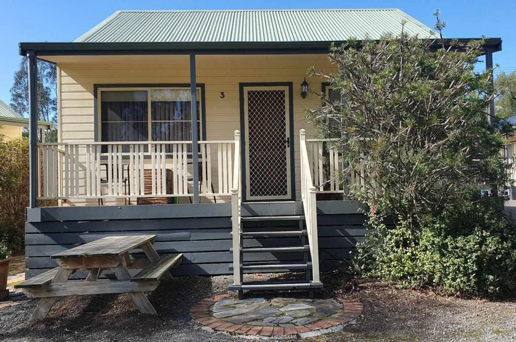 Property building in Avoca Cottages VICTORIA