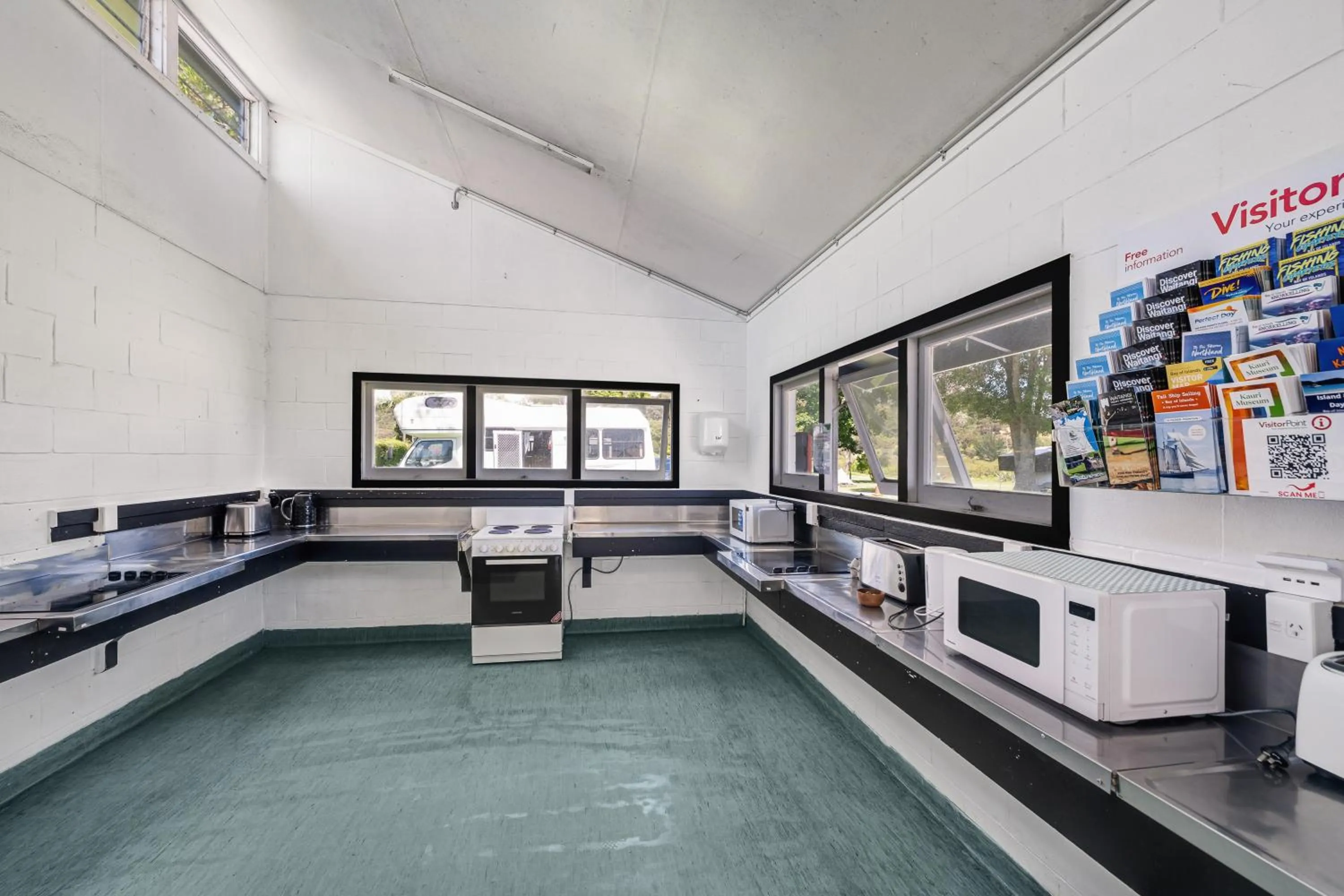 Kitchen or kitchenette in Waitangi Holiday Park