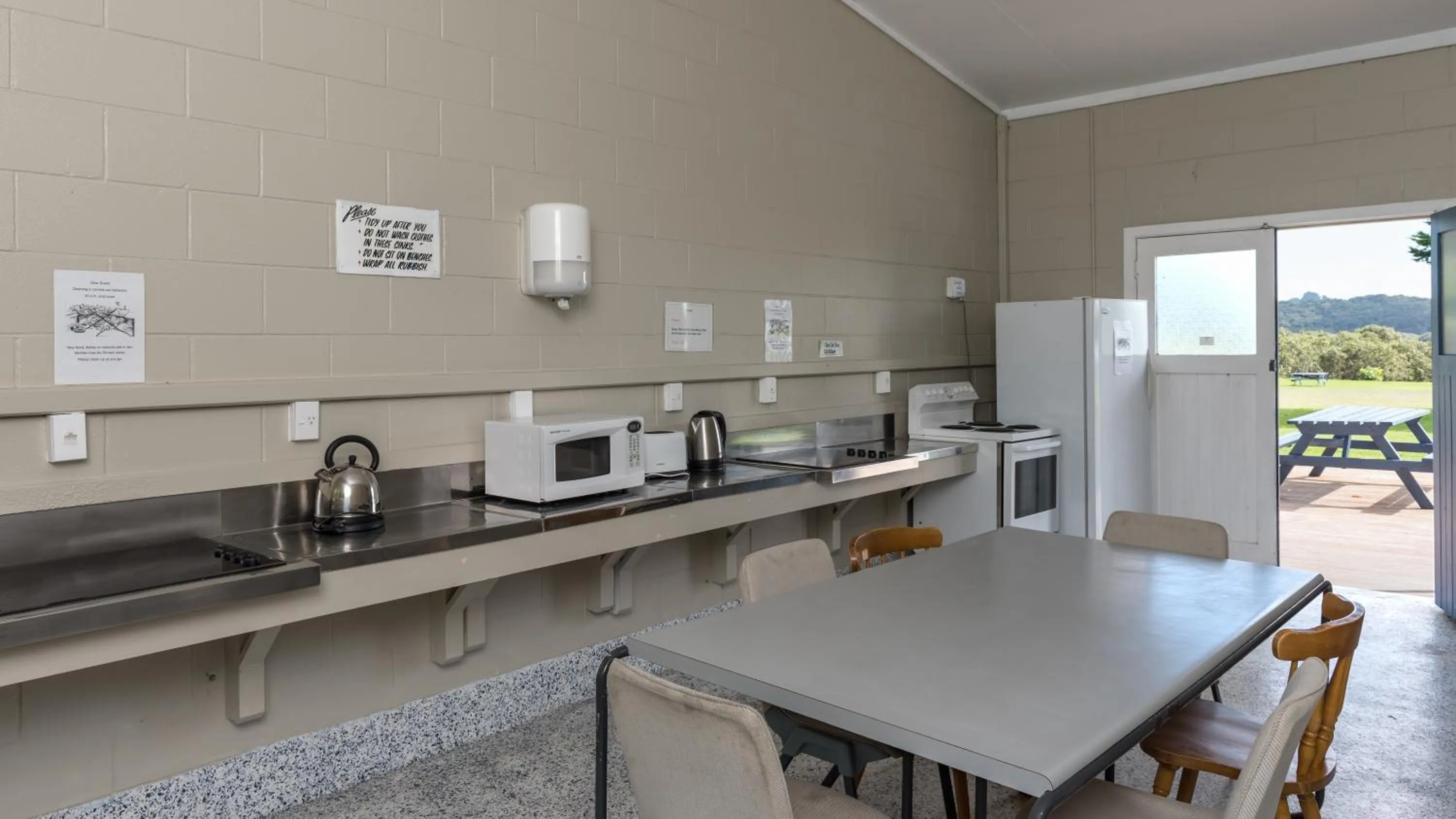 Communal kitchen in Waitangi Holiday Park