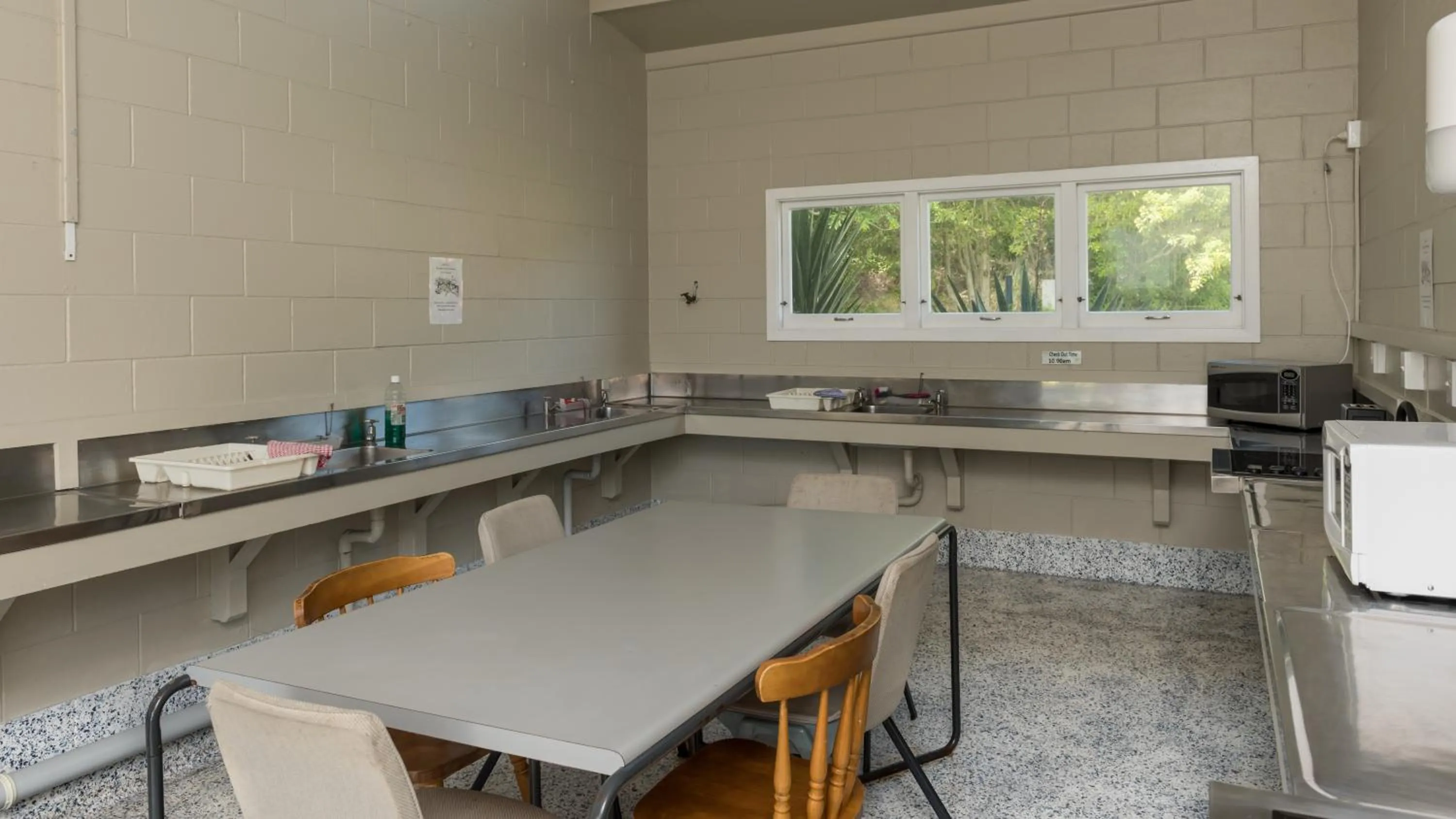 Communal kitchen in Waitangi Holiday Park