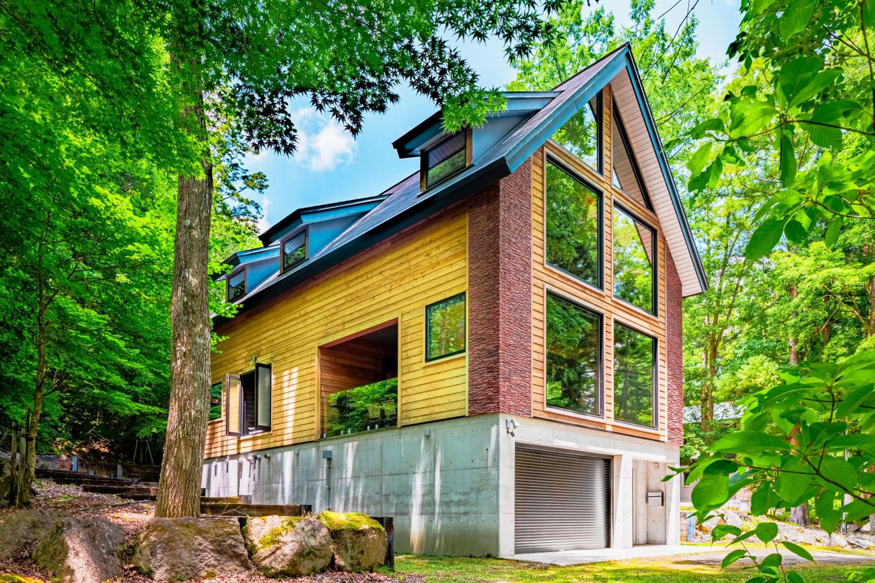 Property building in Phoenix Chalets by HHG