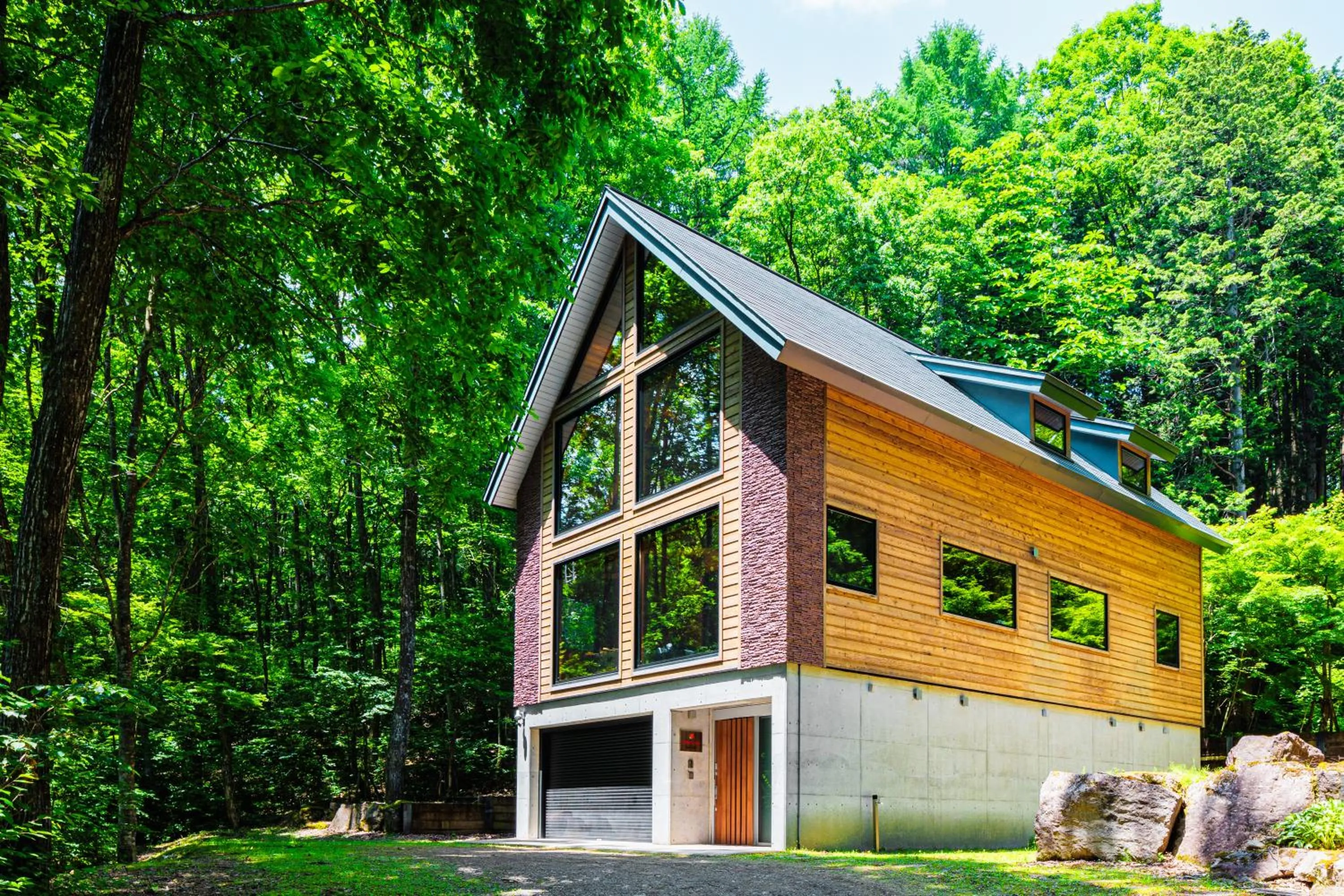 Property building in Phoenix Chalets by HHG