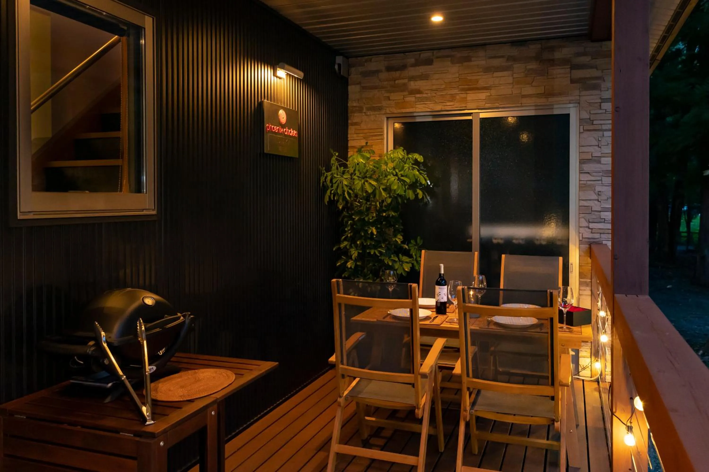 Balcony/Terrace in Phoenix Chalets by HHG