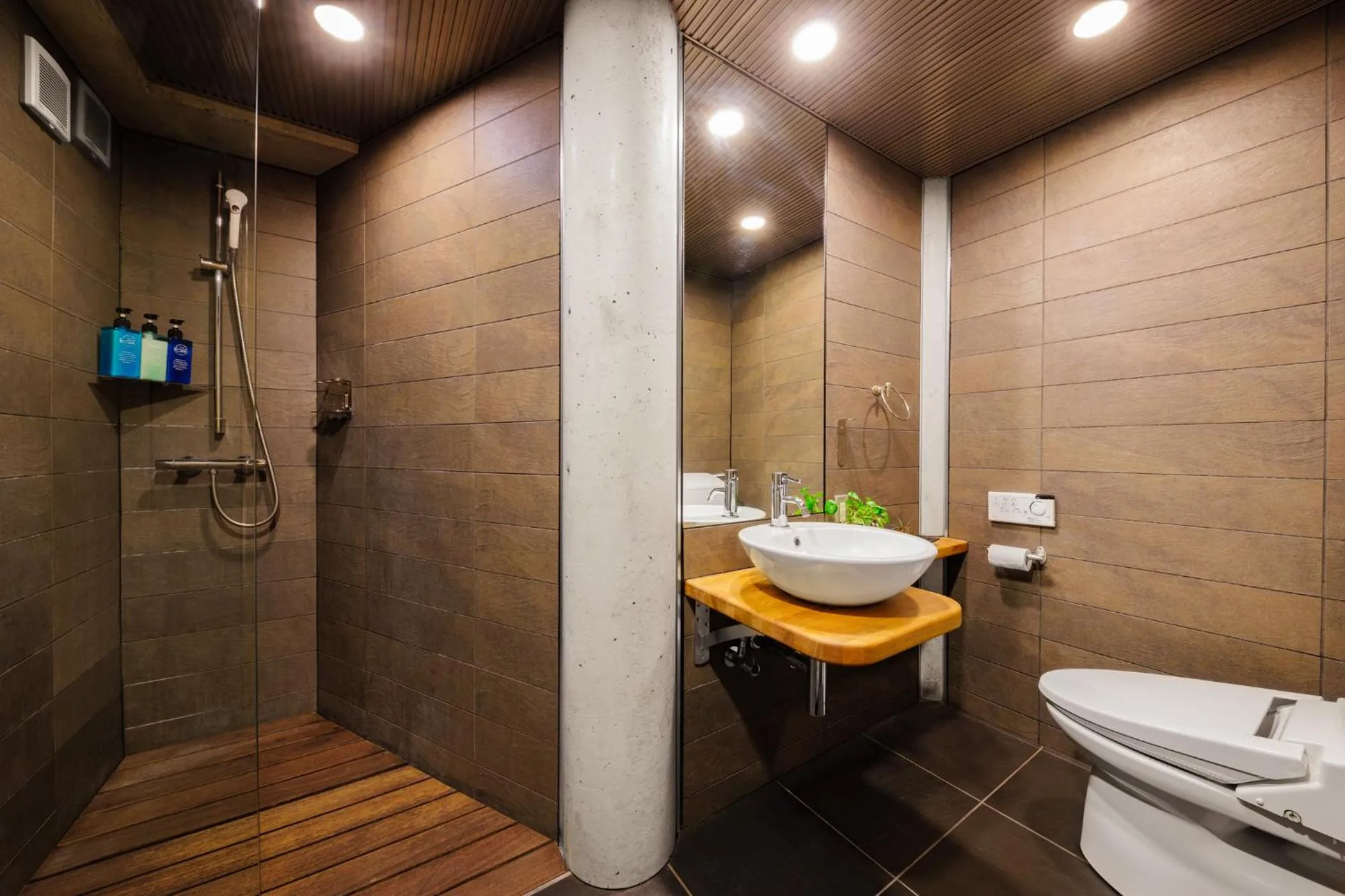 Shower in Phoenix Chalets by HHG