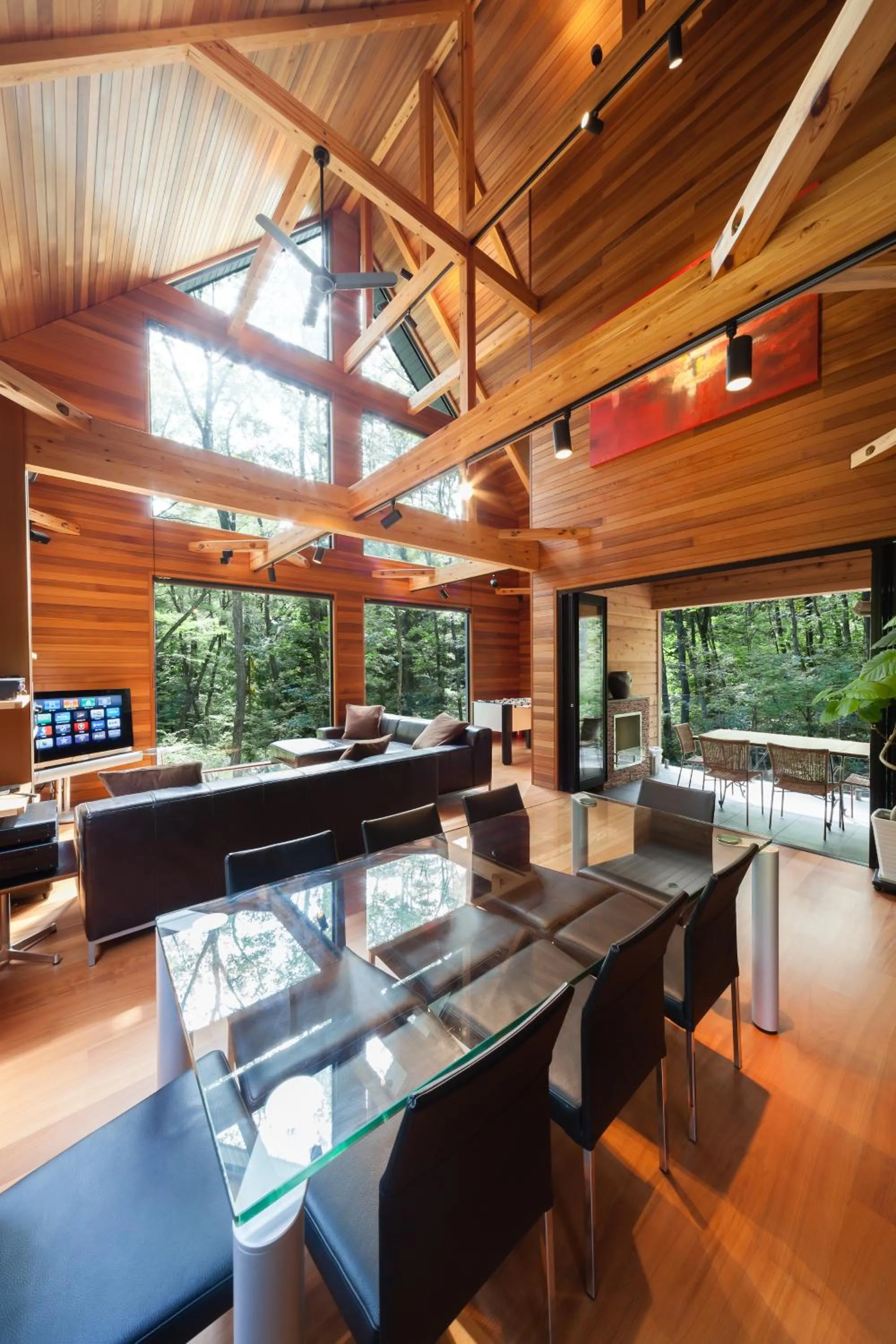 Dining area in Phoenix Chalets by HHG