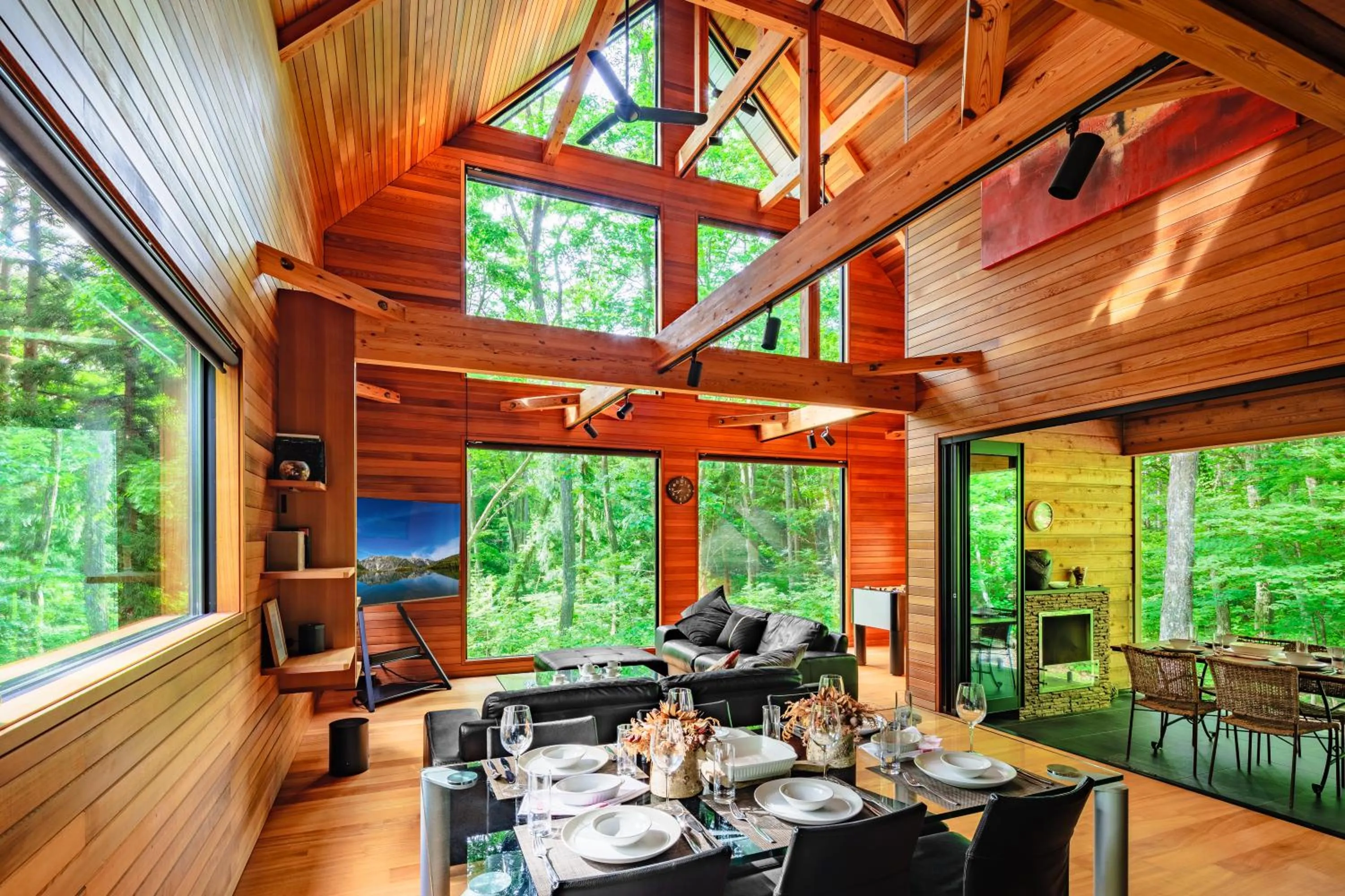 Dining area in Phoenix Chalets by HHG