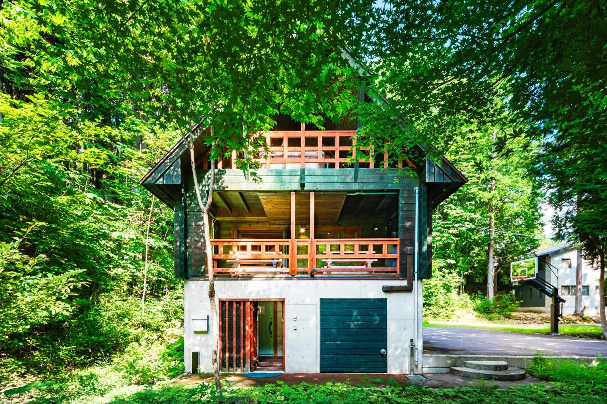 Property building in Phoenix Chalets by HHG