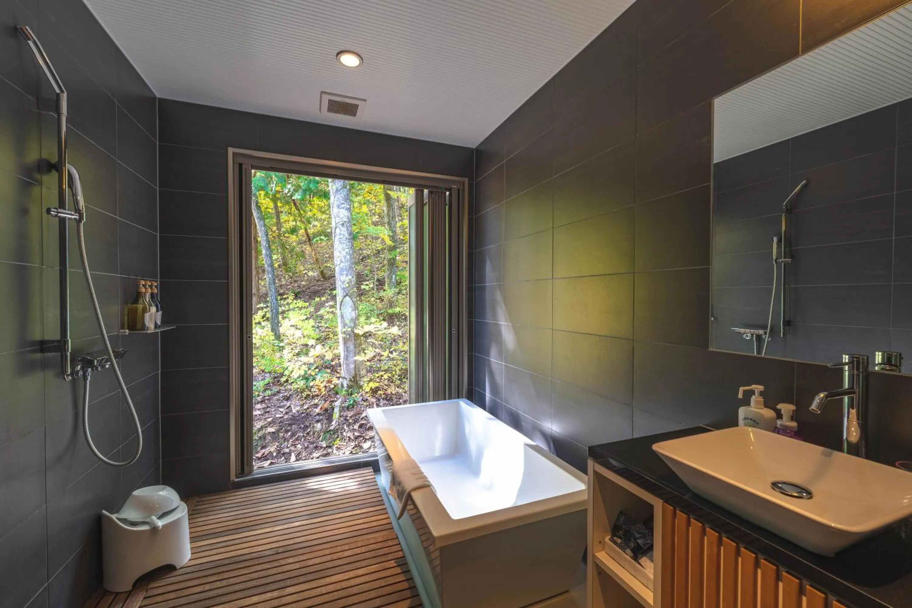 Bathroom in Phoenix Chalets by HHG