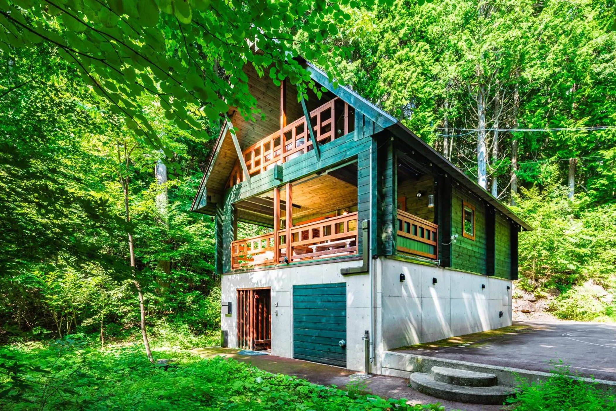 Property building in Phoenix Chalets by HHG