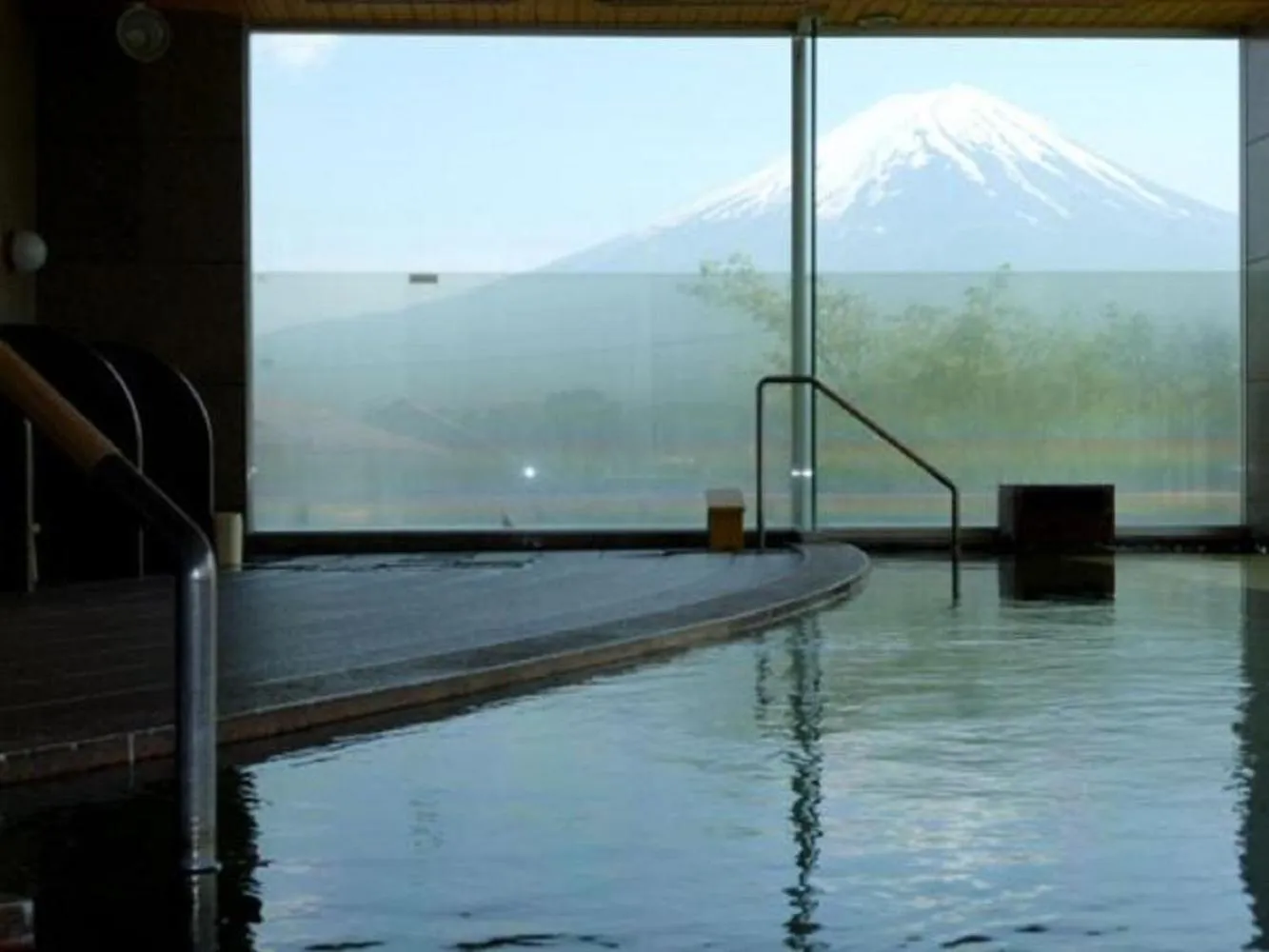 Hot Spring Bath in Lakeland Hotel Mizunosato