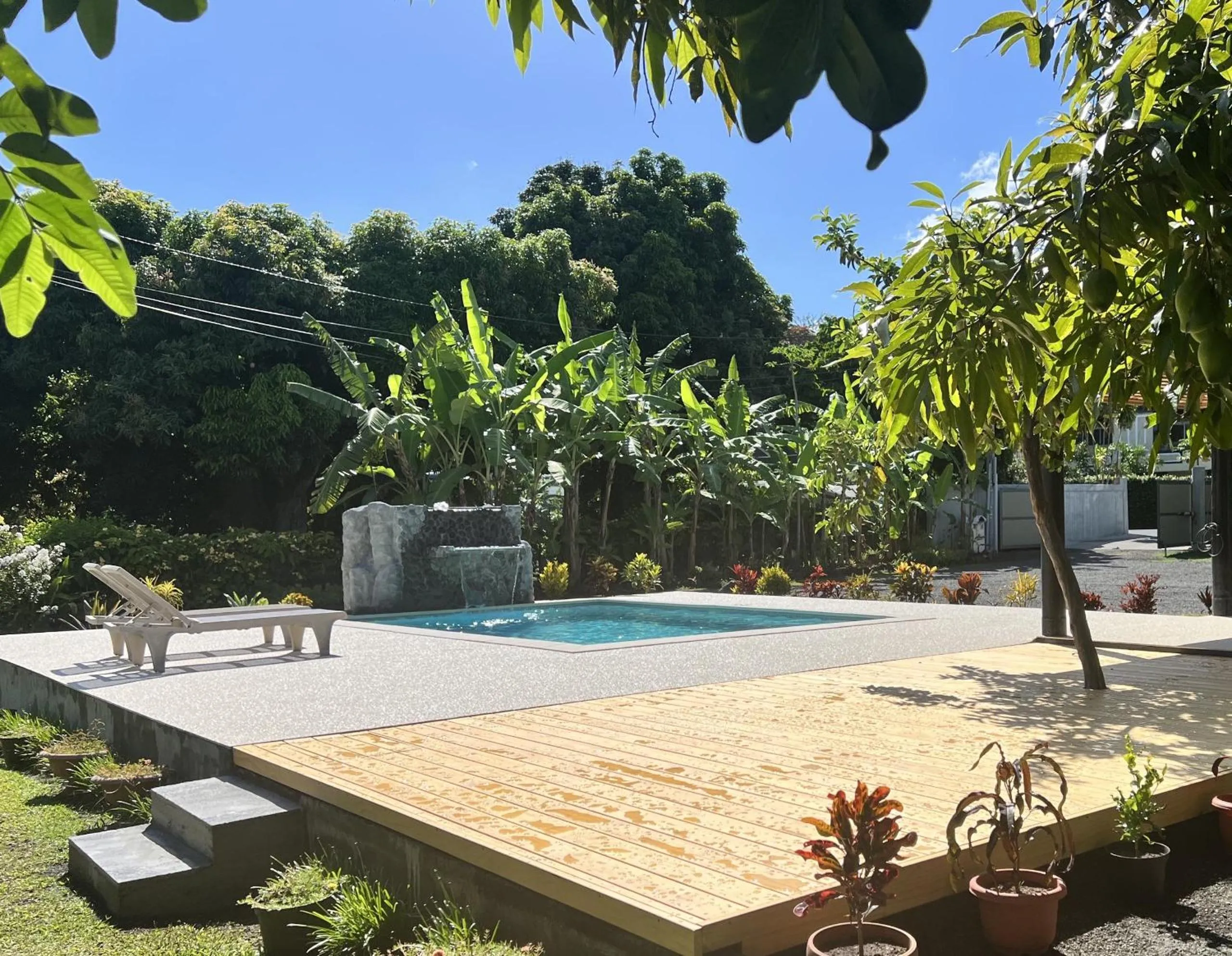 Garden in Pare LODGE TAHITI