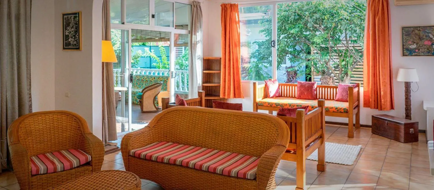 Living room in Pare LODGE TAHITI