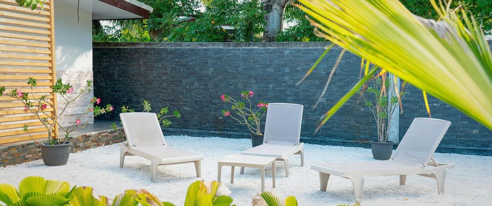 Beach in Pare LODGE TAHITI