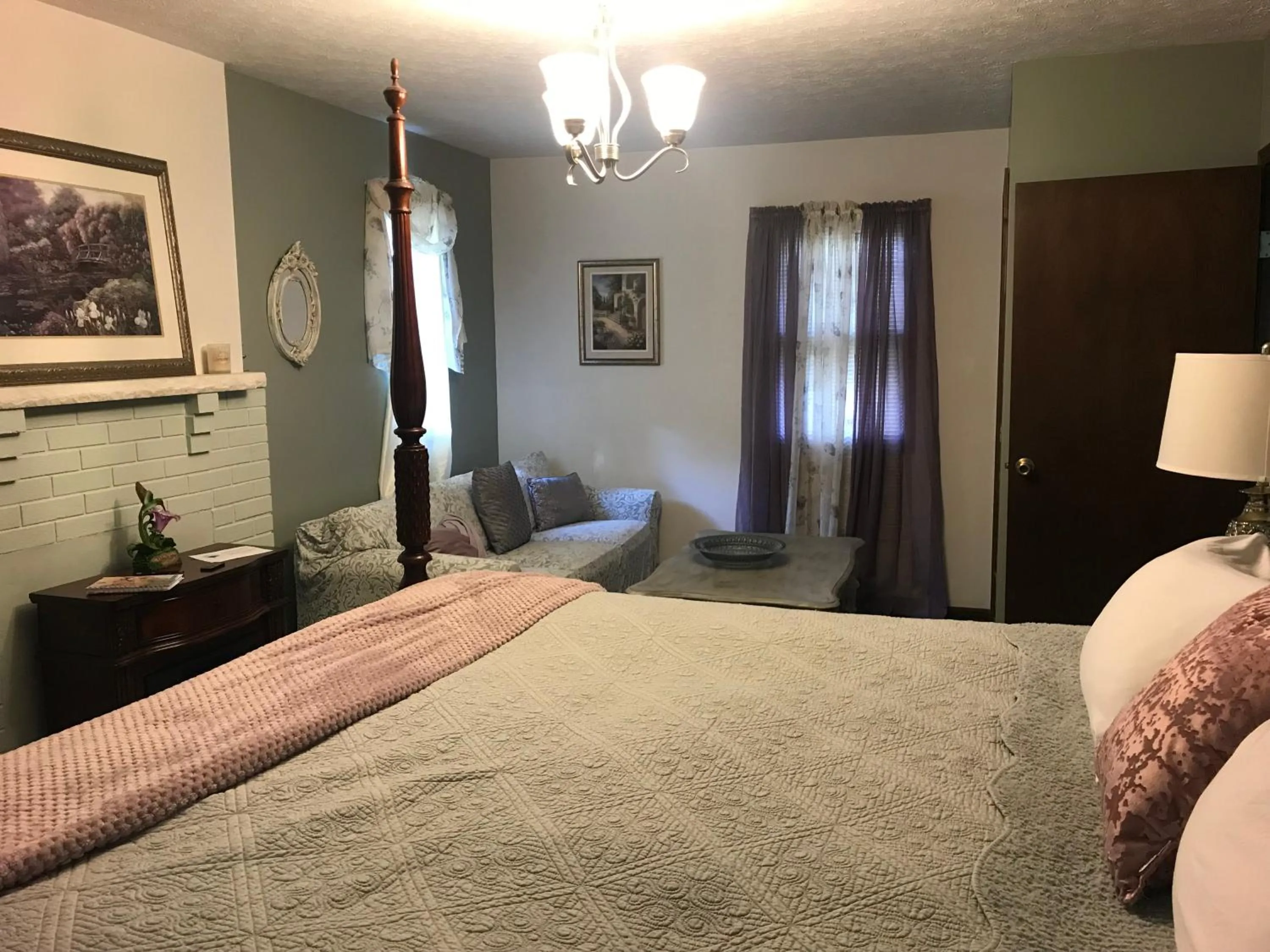 Photo of the whole room, Bed in Hope Bed and Breakfast