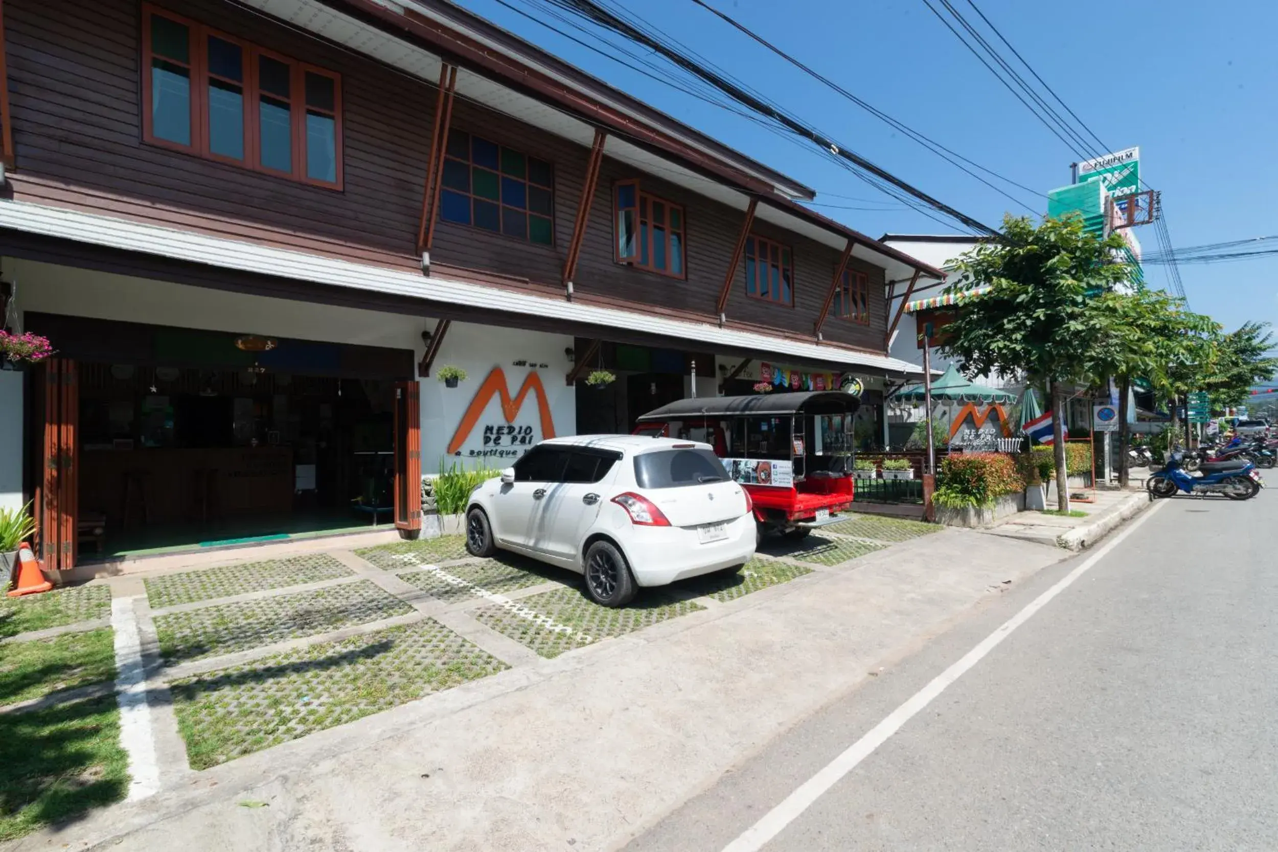 Facade/entrance in Medio De Pai Facade/entrance in Medio De Pai