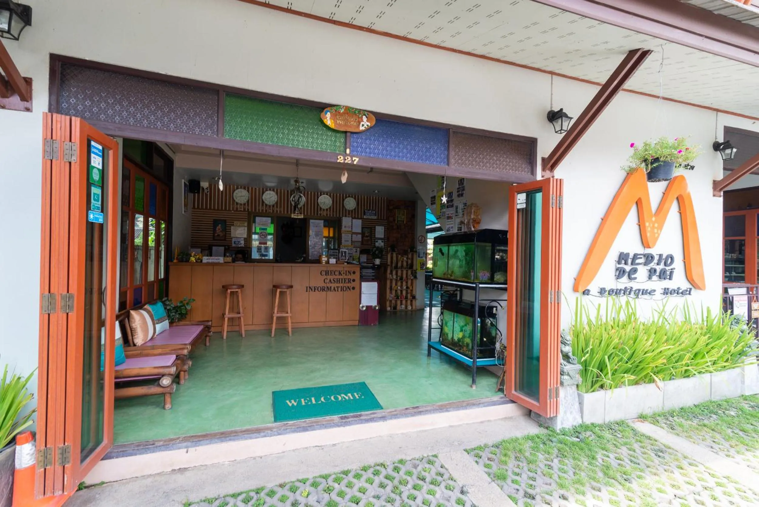 Facade/entrance in Medio De Pai