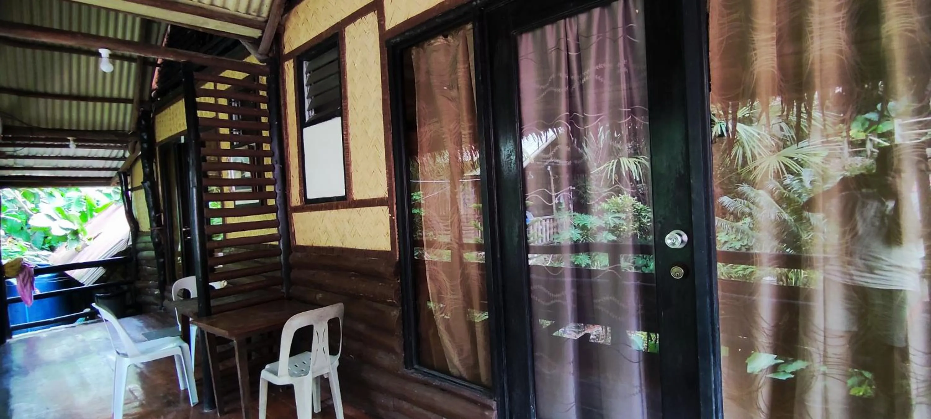 Balcony/Terrace in Novie's Tourist Inn