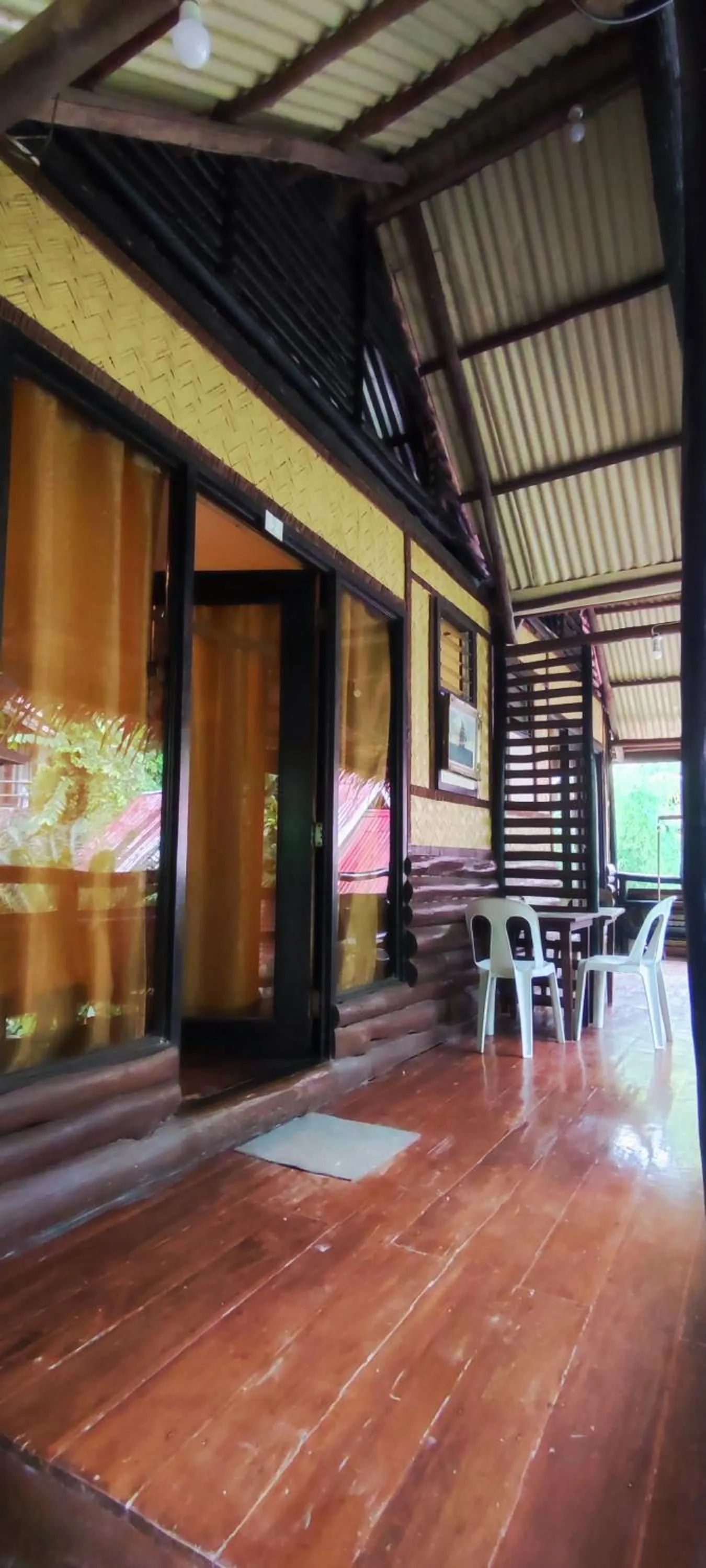 Dining area in Novie's Tourist Inn