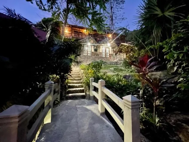 Property building in Novie's Tourist Inn