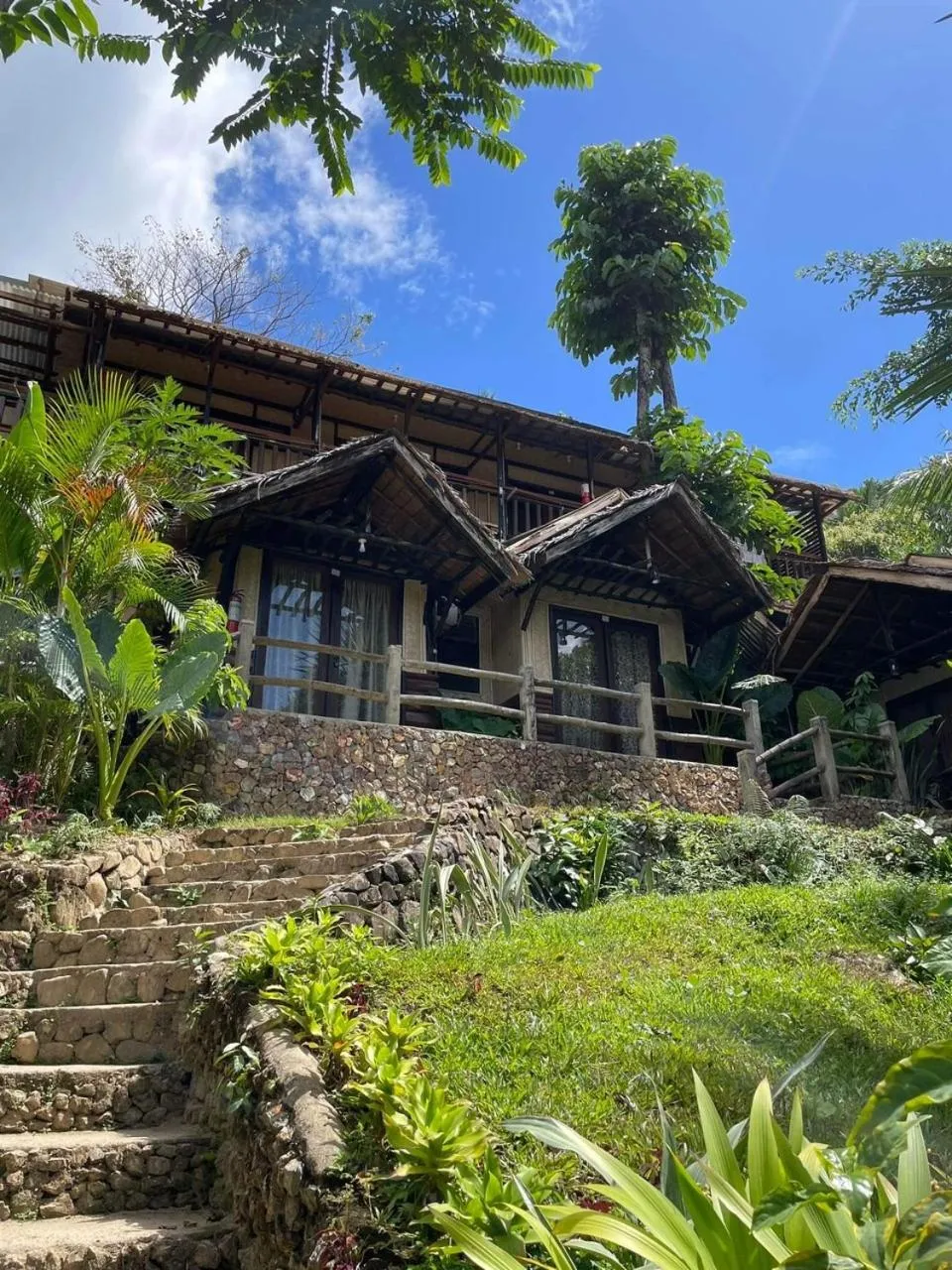 Property Building in Novie's Tourist Inn