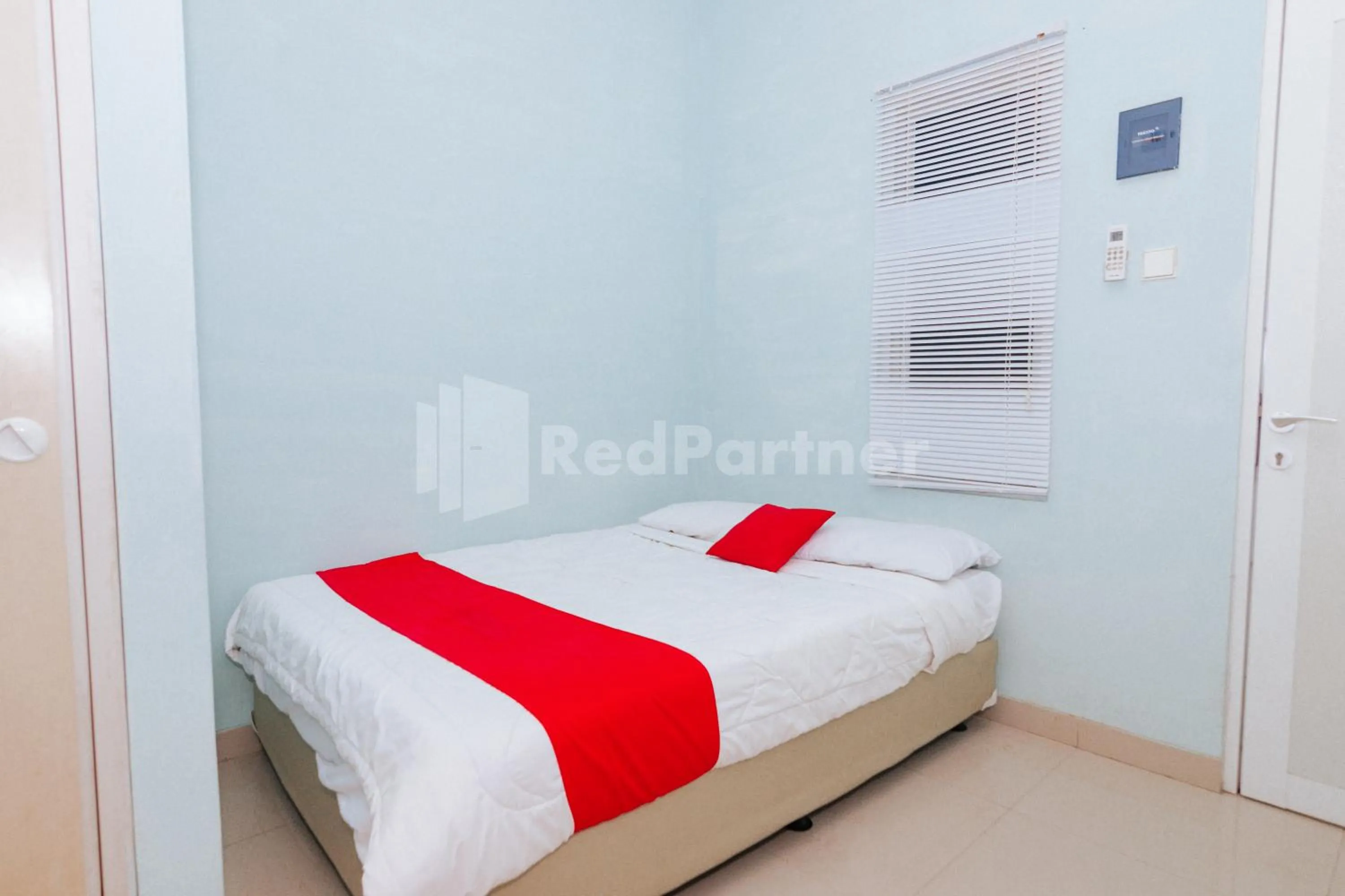 Bedroom, Bed in OYO 94494 Krekot Residence Pasar Baru COO Property