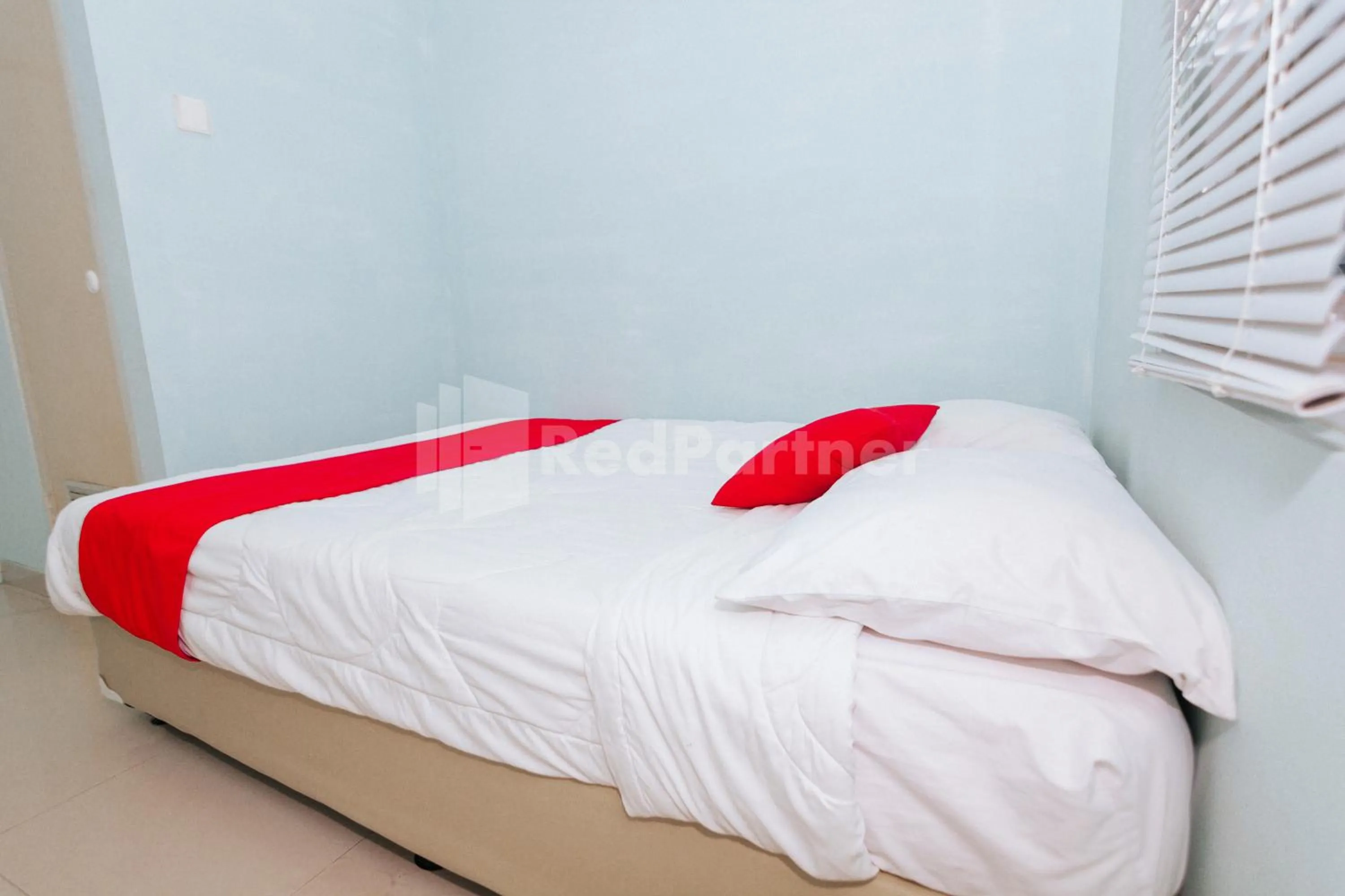 Bedroom, Bed in OYO 94494 Krekot Residence Pasar Baru COO Property