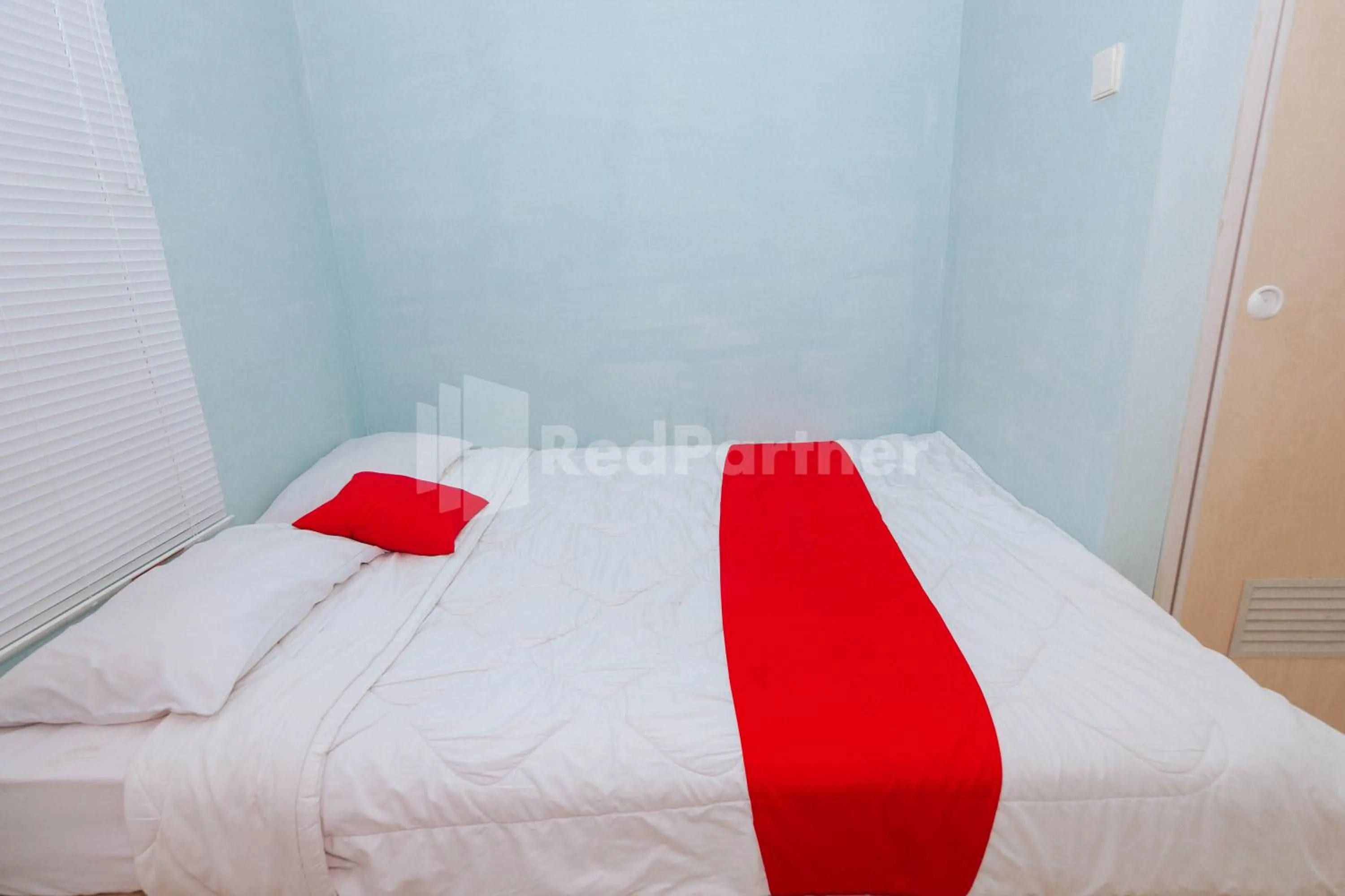 Bedroom, Bed in OYO 94494 Krekot Residence Pasar Baru COO Property
