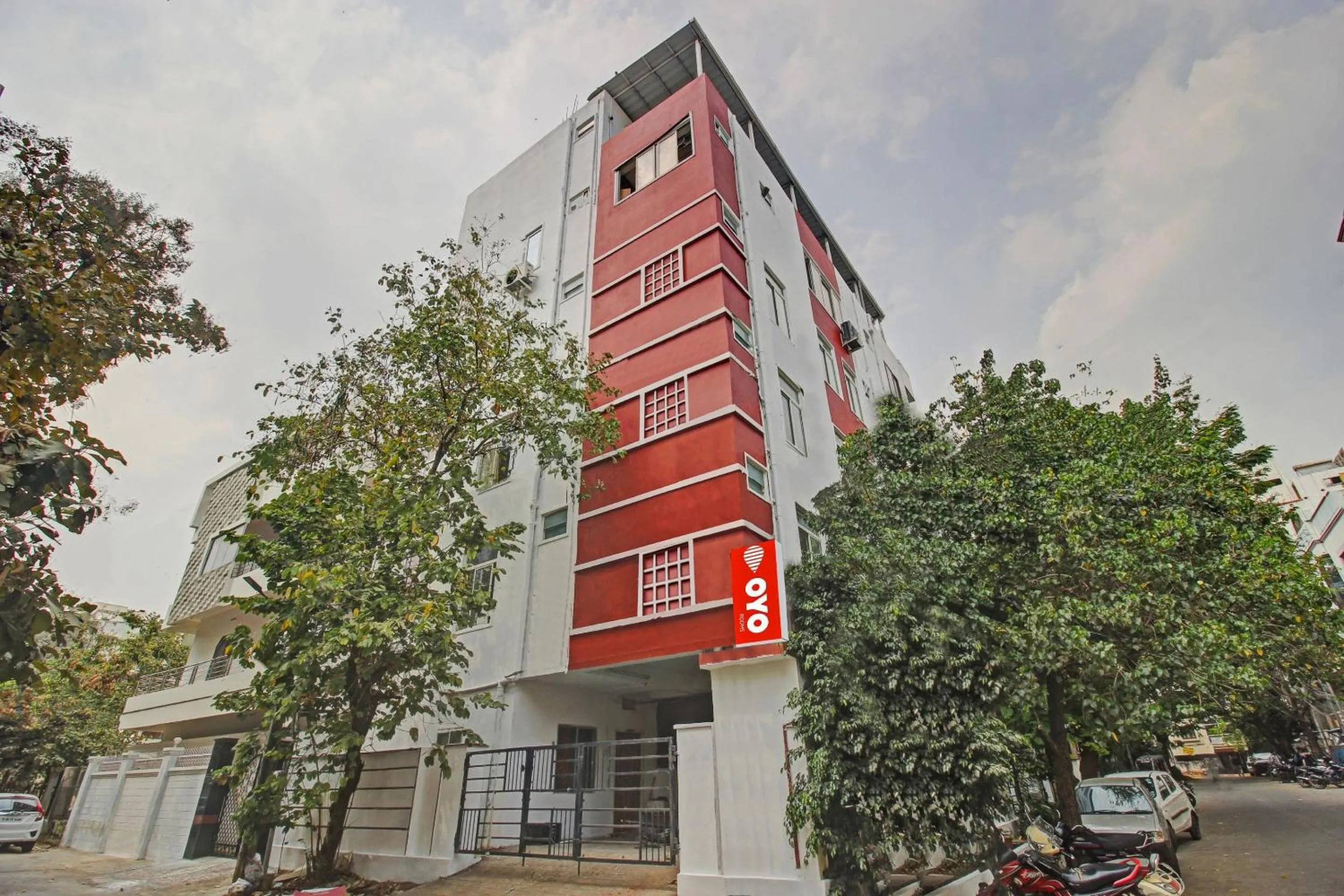 Facade/entrance in Hotel O Sri Residency Near Hyderabad Central