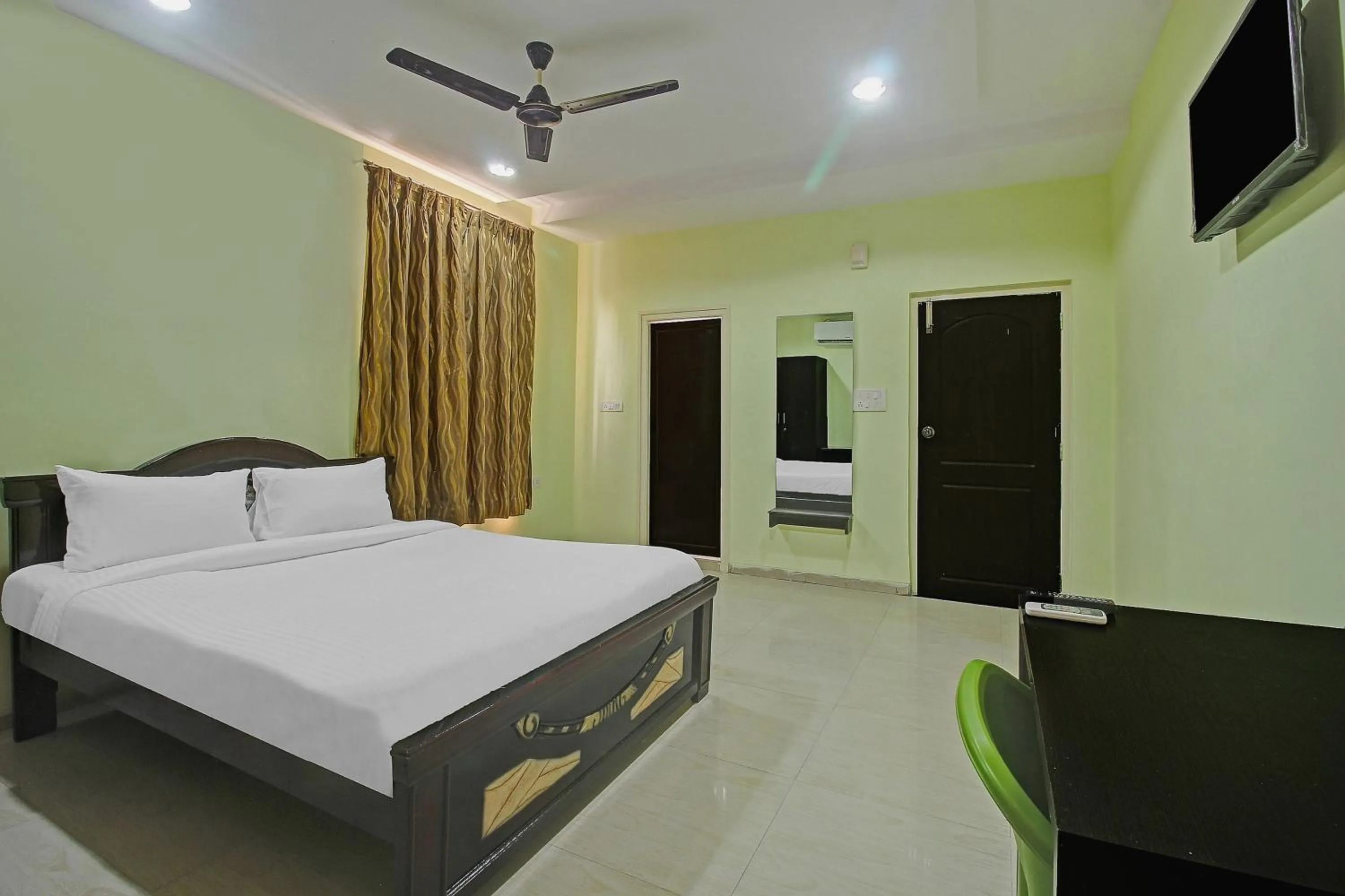 Bedroom, Bed in Hotel O Sri Residency Near Hyderabad Central