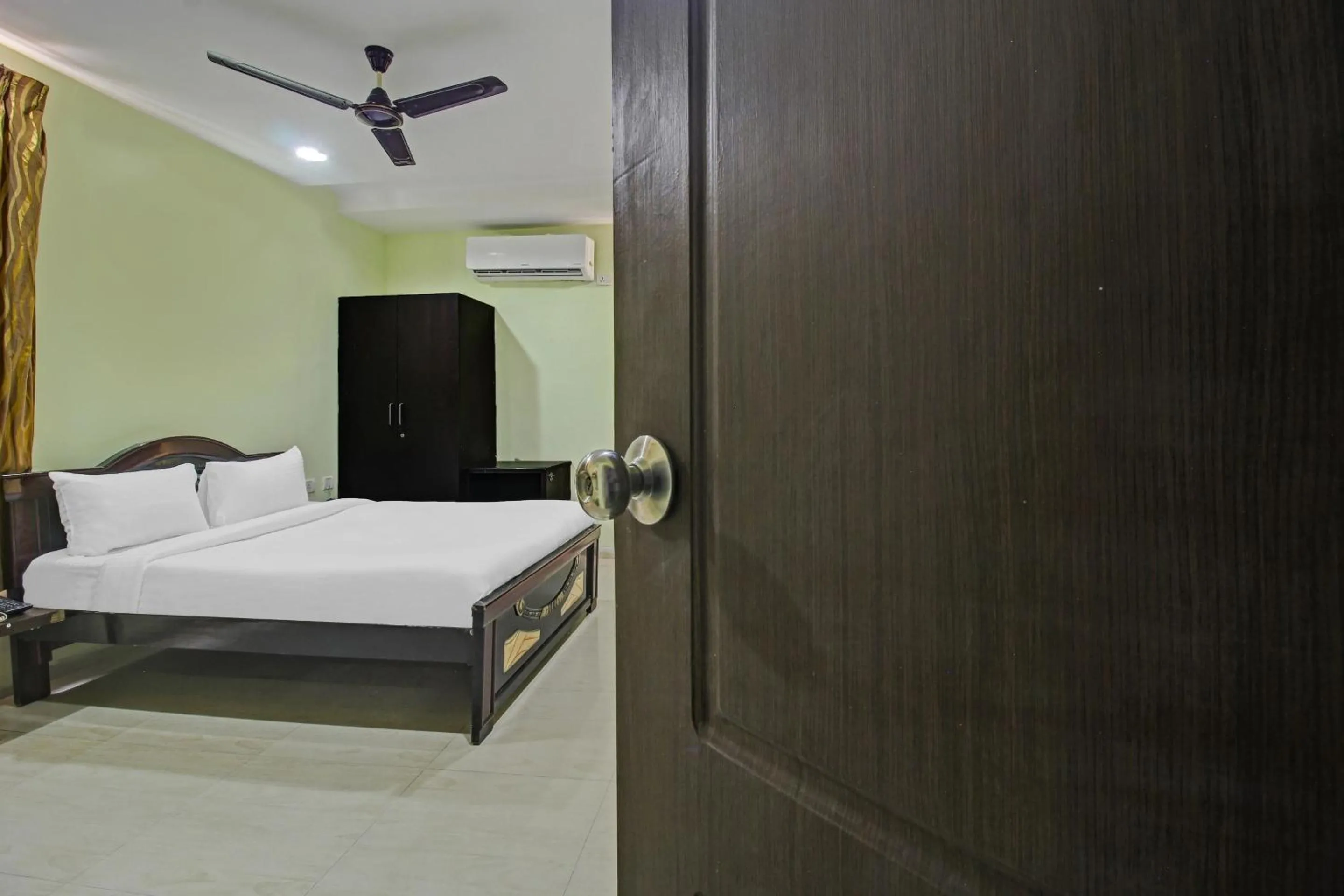 Bedroom, Bed in Hotel O Sri Residency Near Hyderabad Central