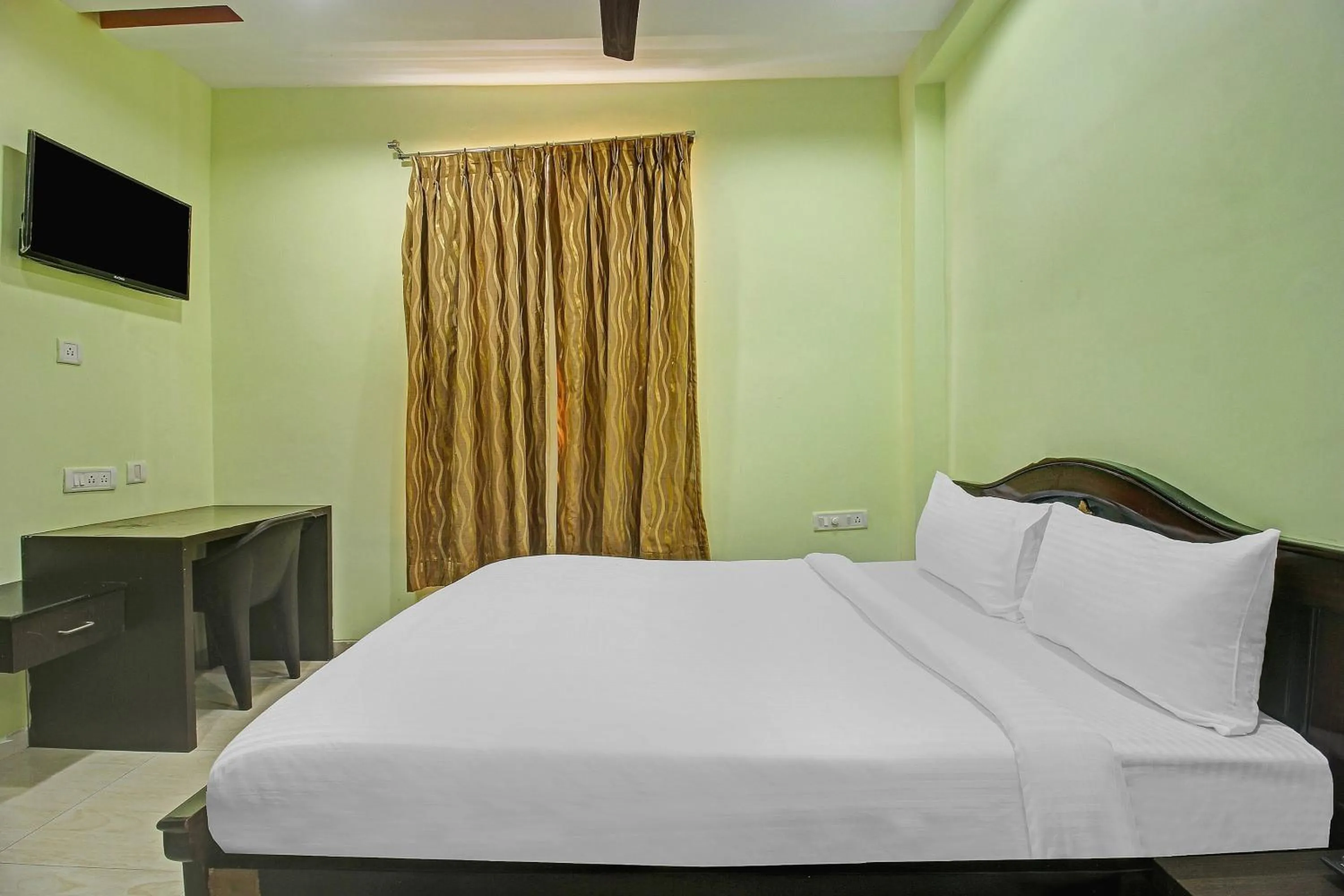 Bedroom, Bed in Hotel O Sri Residency Near Hyderabad Central