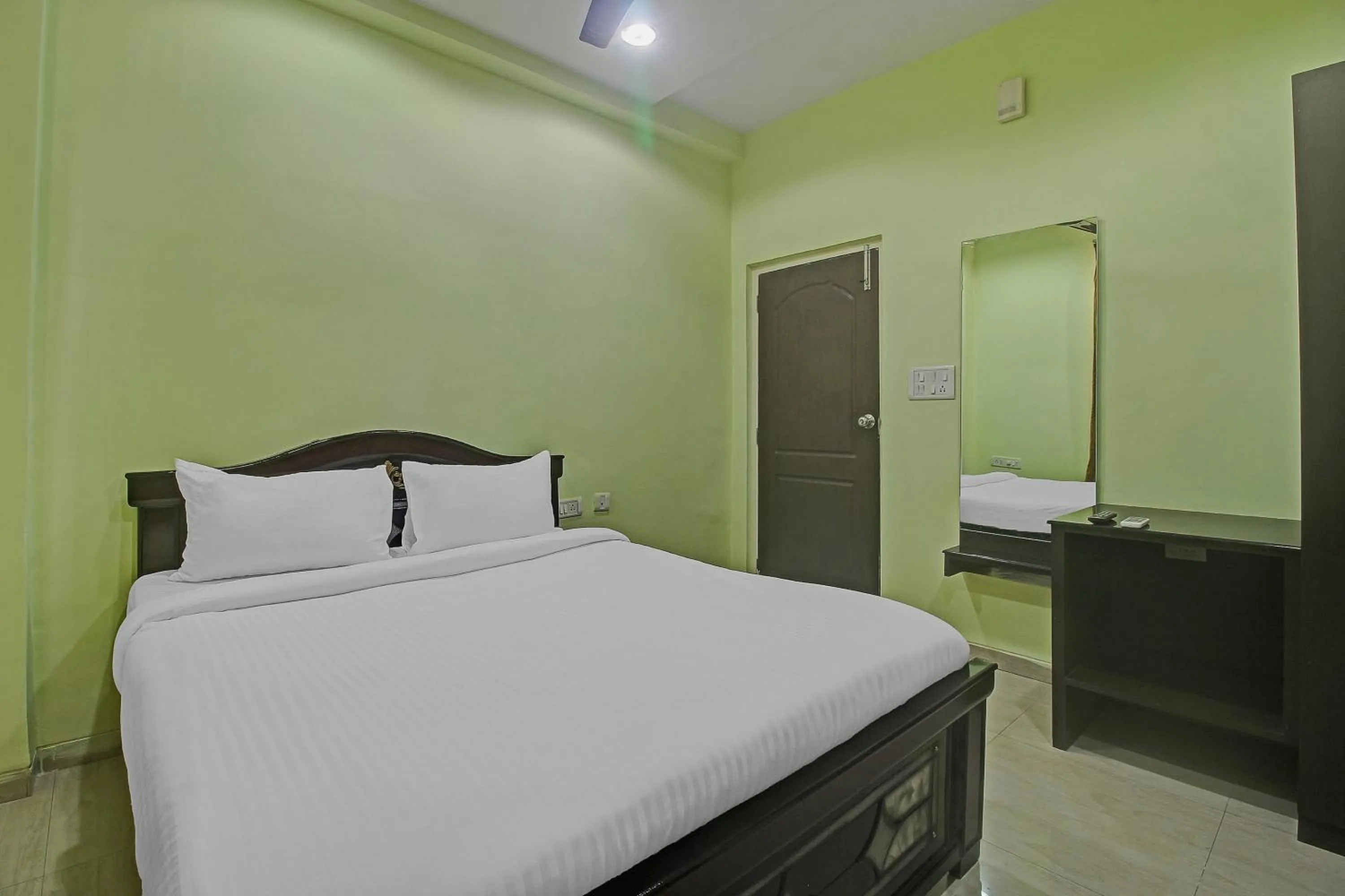 Bedroom, Bed in Hotel O Sri Residency Near Hyderabad Central