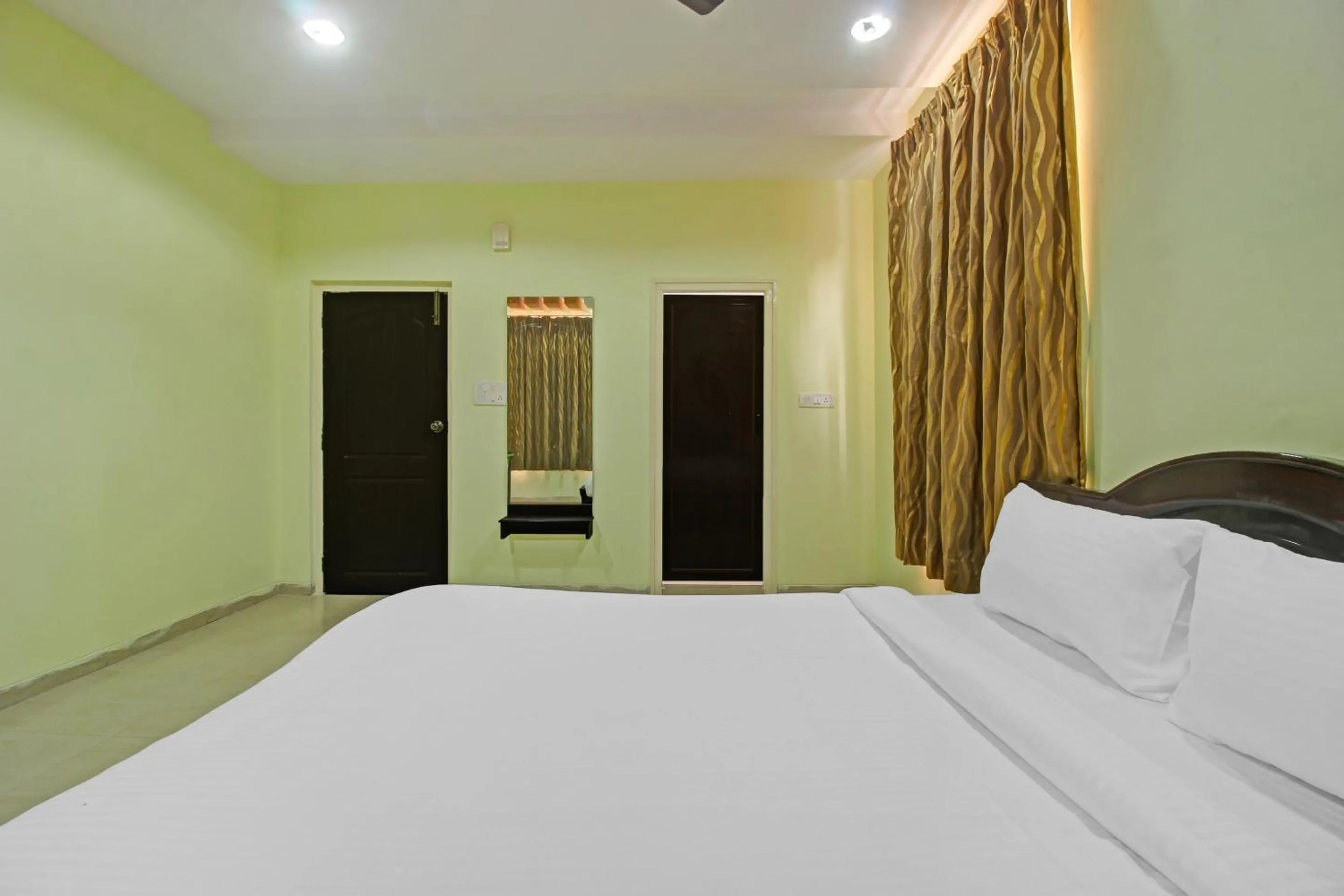 Bedroom, Bed in Hotel O Sri Residency Near Hyderabad Central