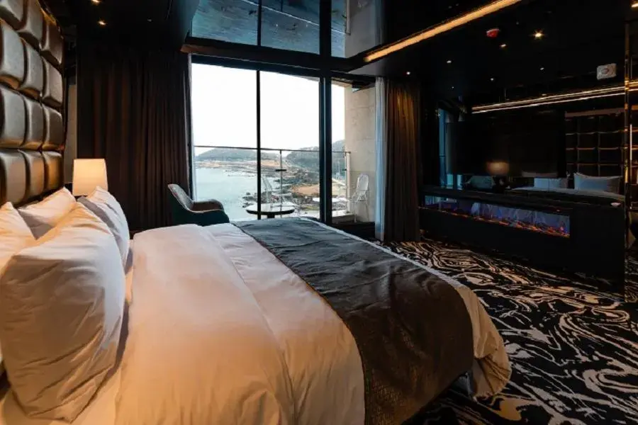 Bed in Best Louis Hamilton Hotel Ocean Terrace Bed in Best Louis Hamilton Hotel Ocean Terrace