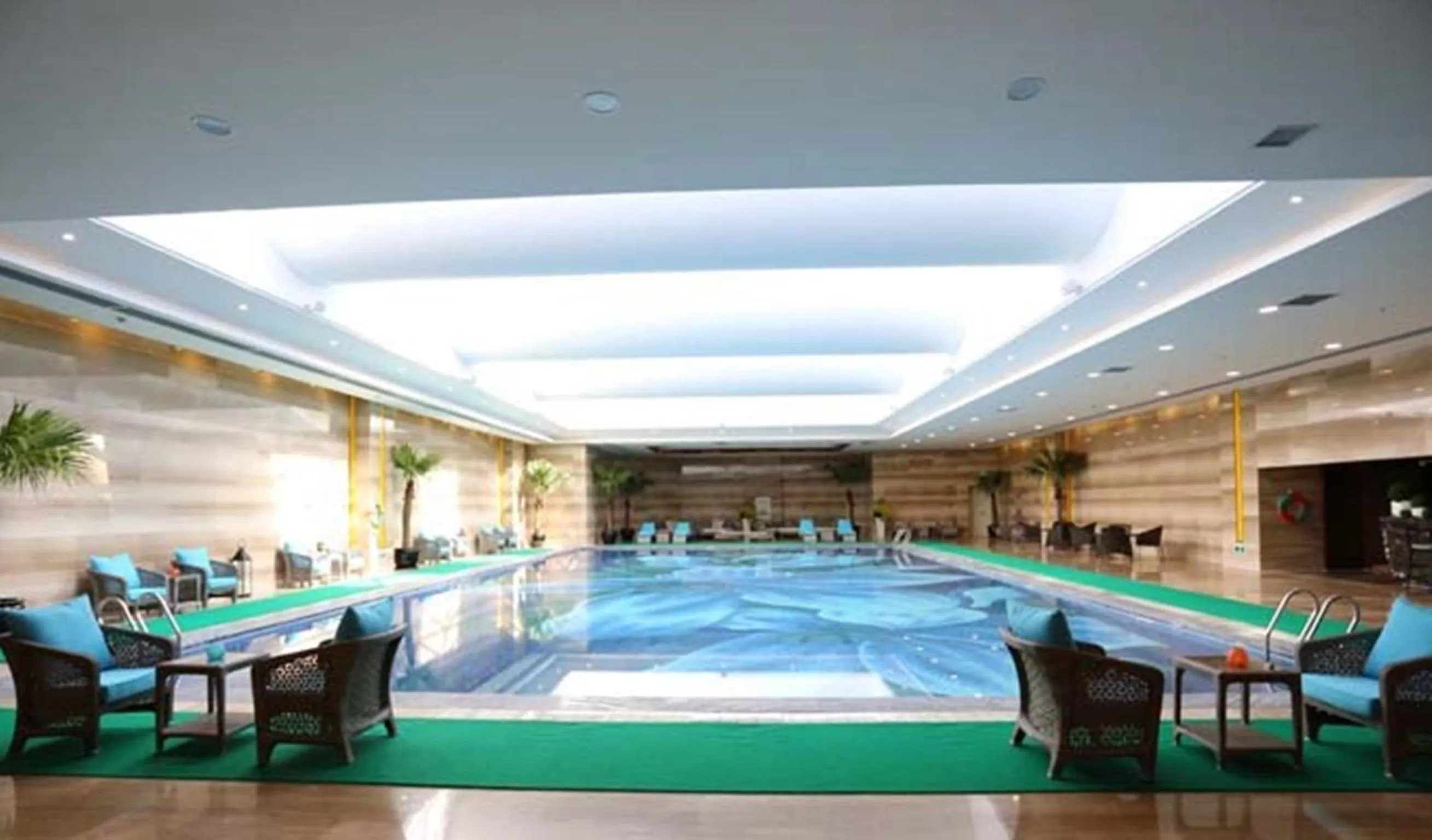Swimming pool in JinJiang International Hotel Urumqi