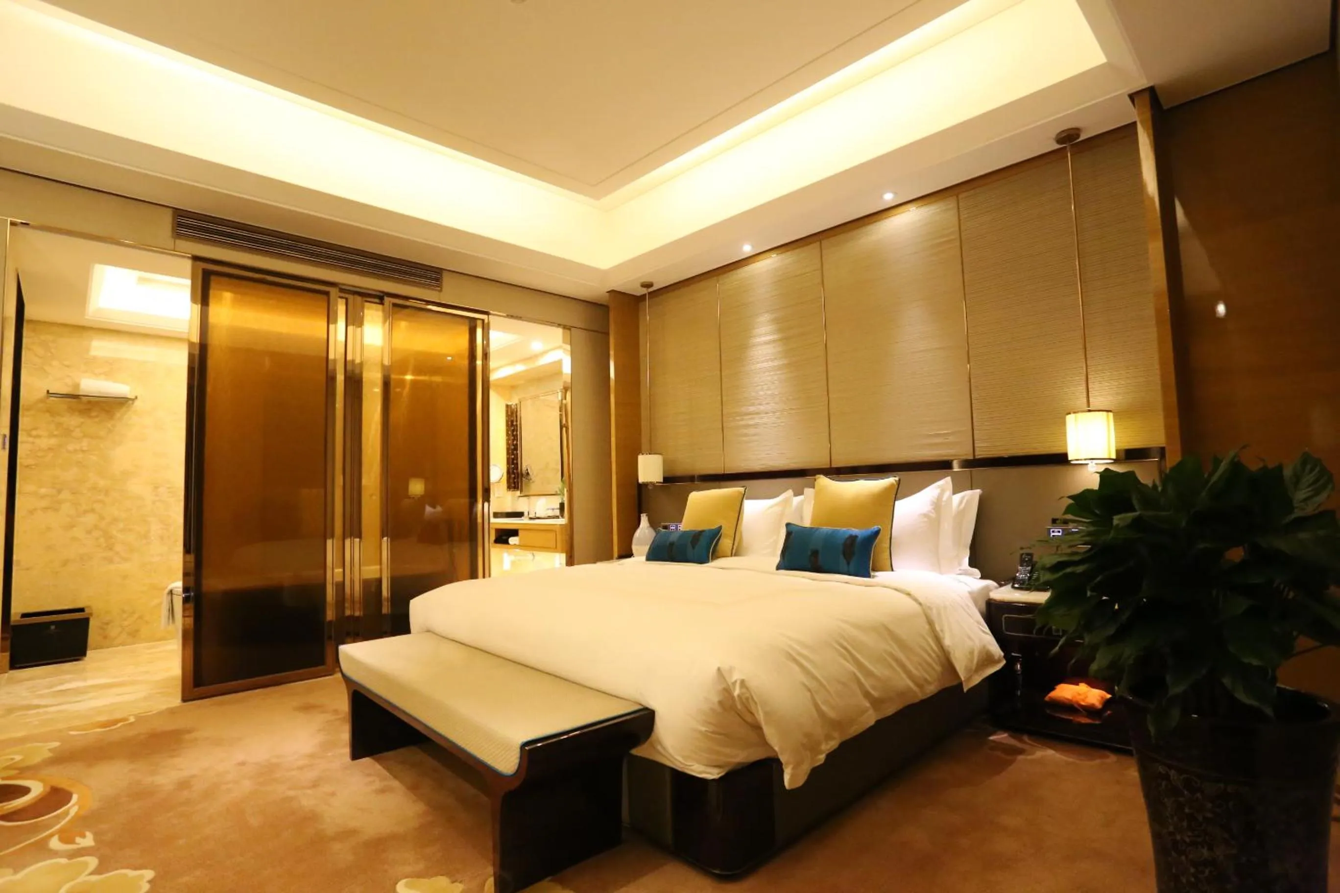 Bedroom, Bed in JinJiang International Hotel Urumqi