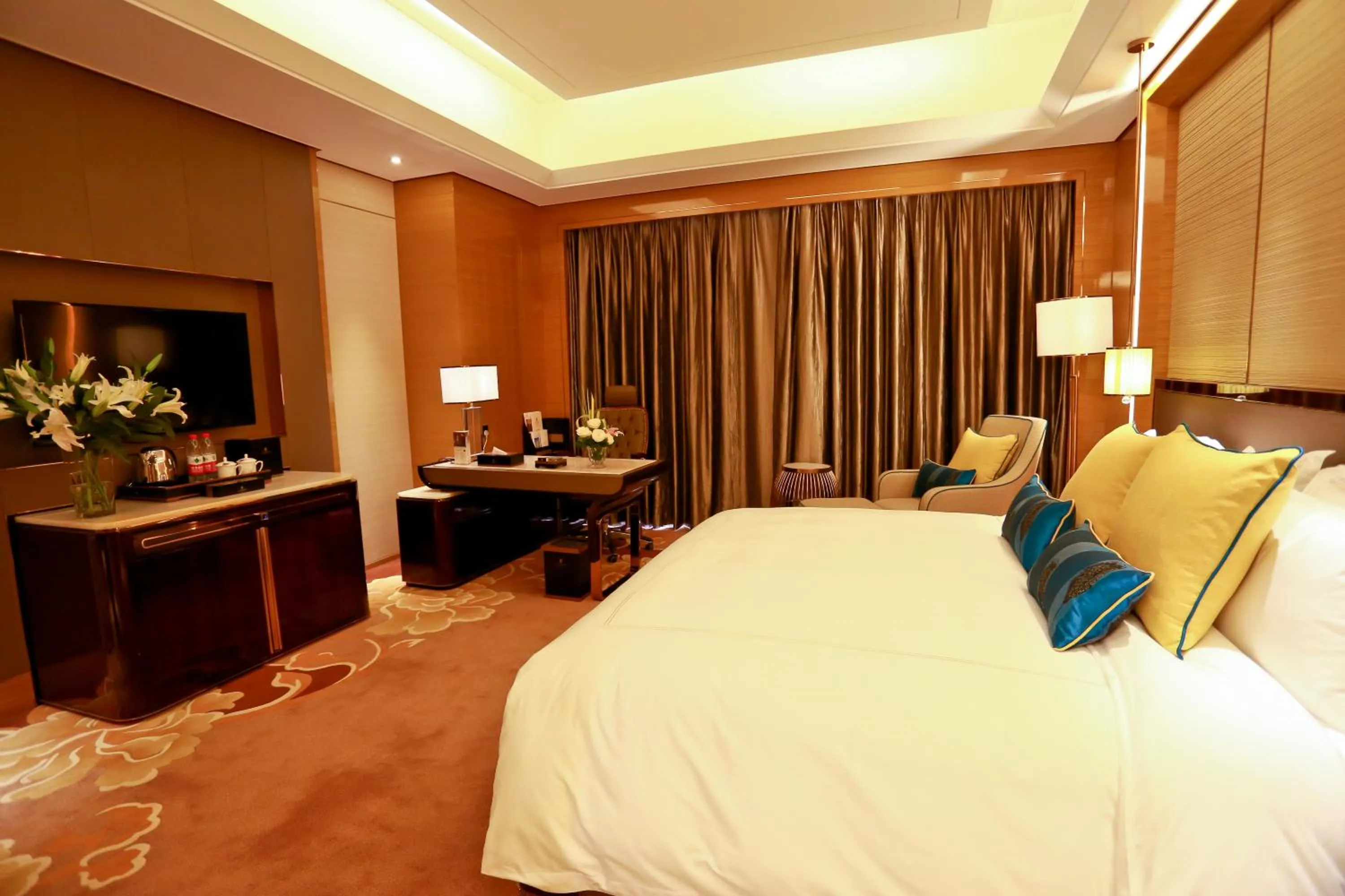 Photo of the whole room, Bed in JinJiang International Hotel Urumqi