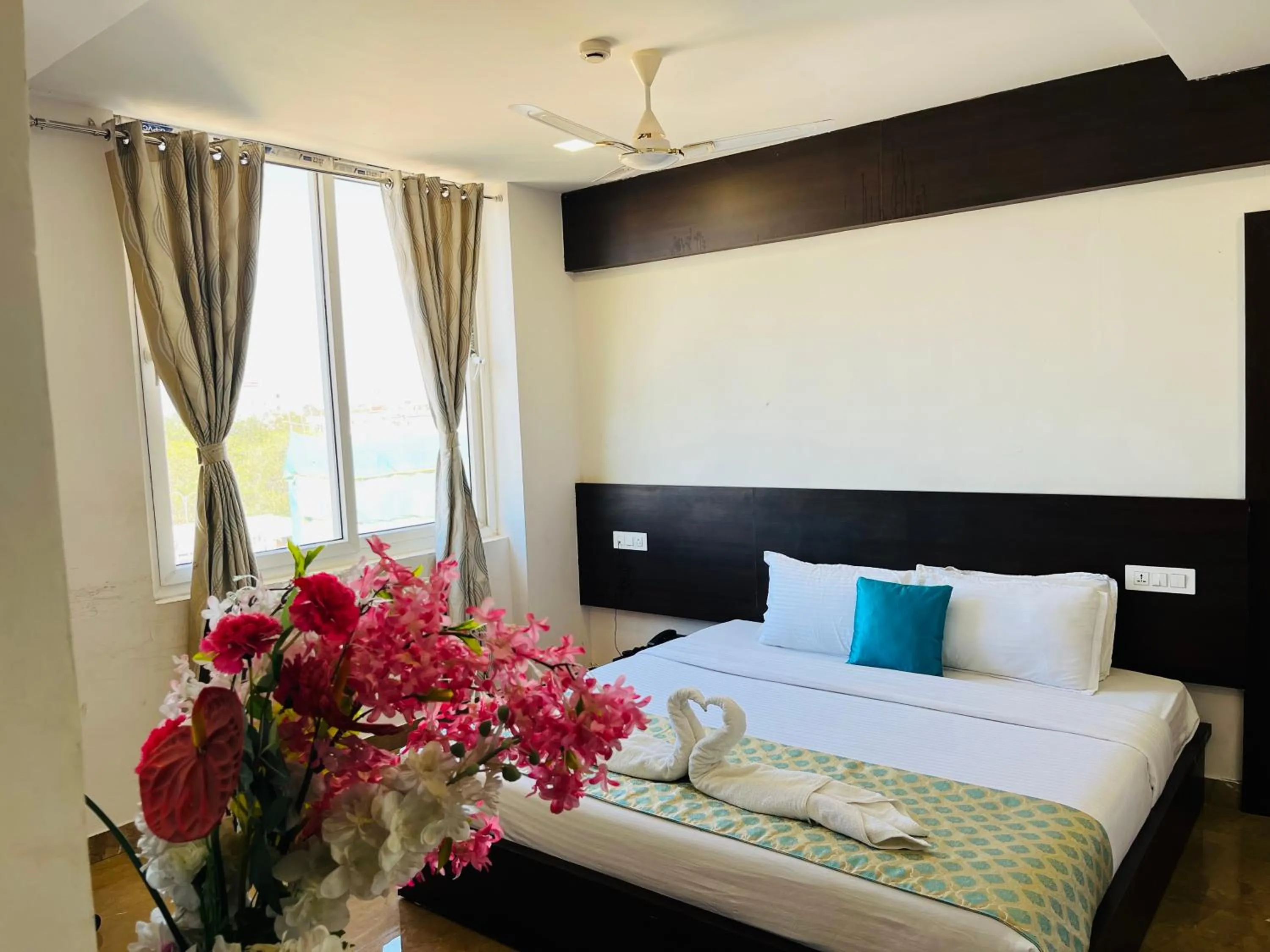 Bed in Hotel Elite By Signature Group