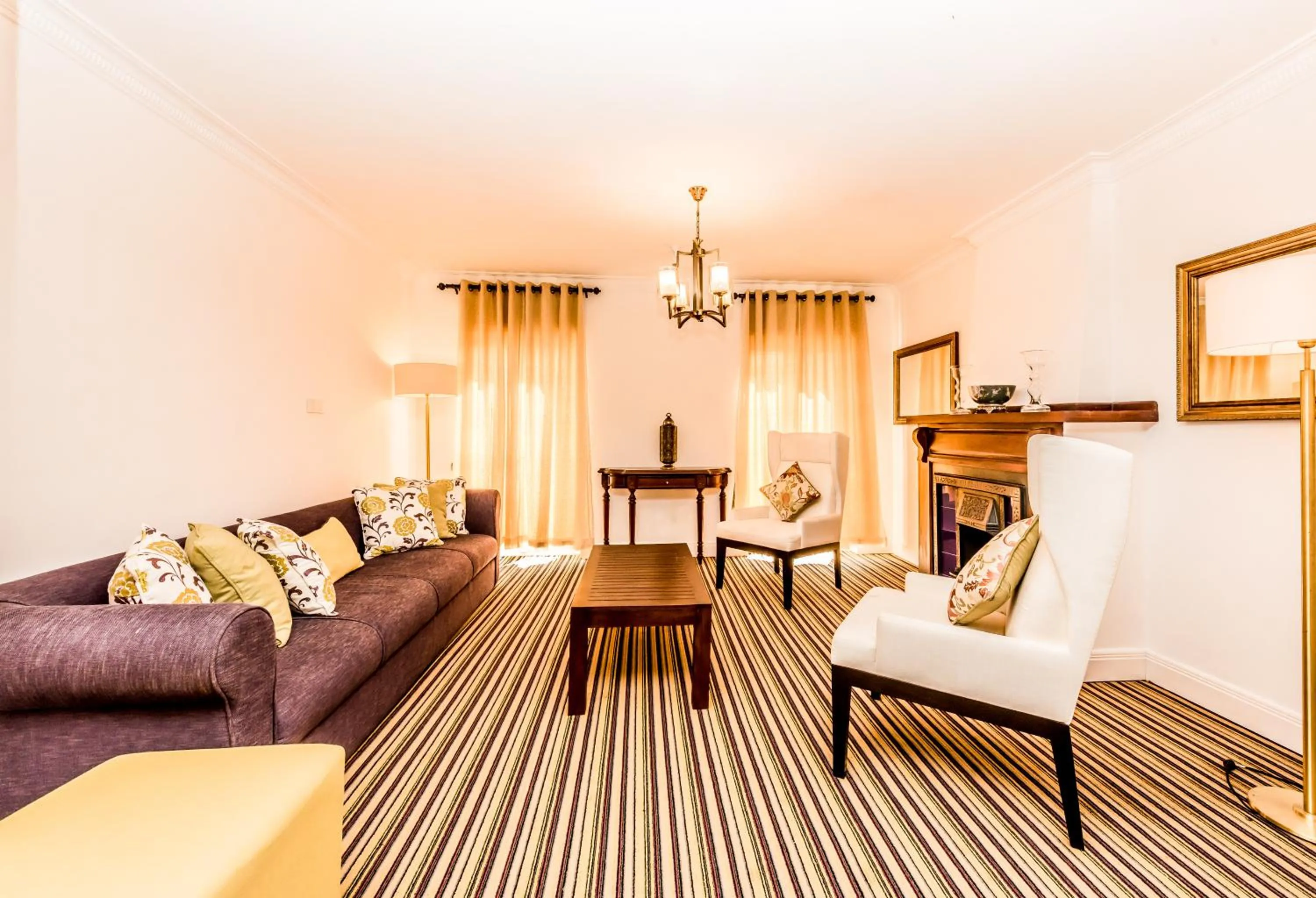 Tudor Barn - Little England Cottages