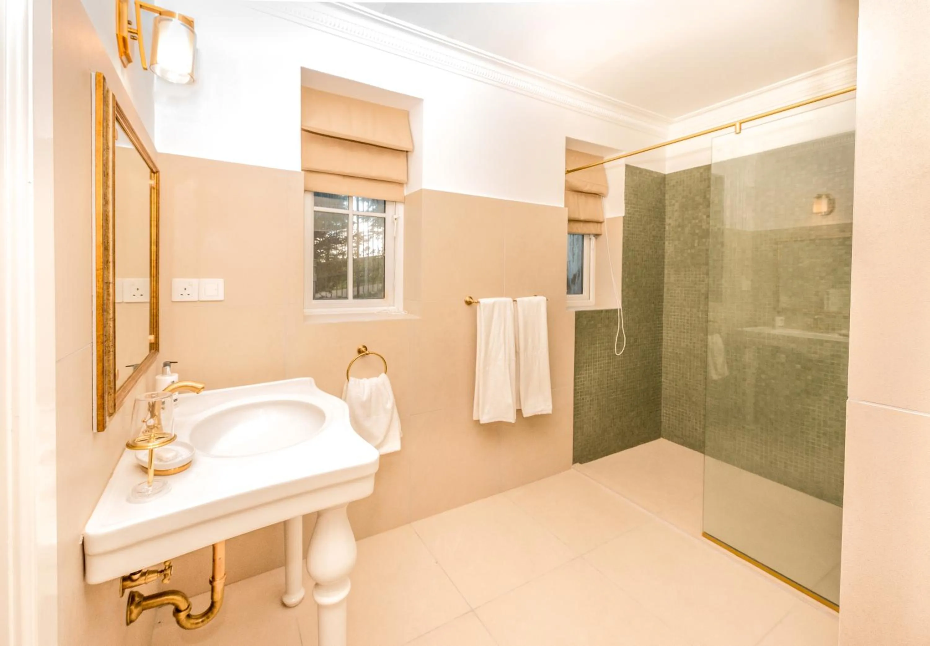 Tudor Barn - Little England Cottages