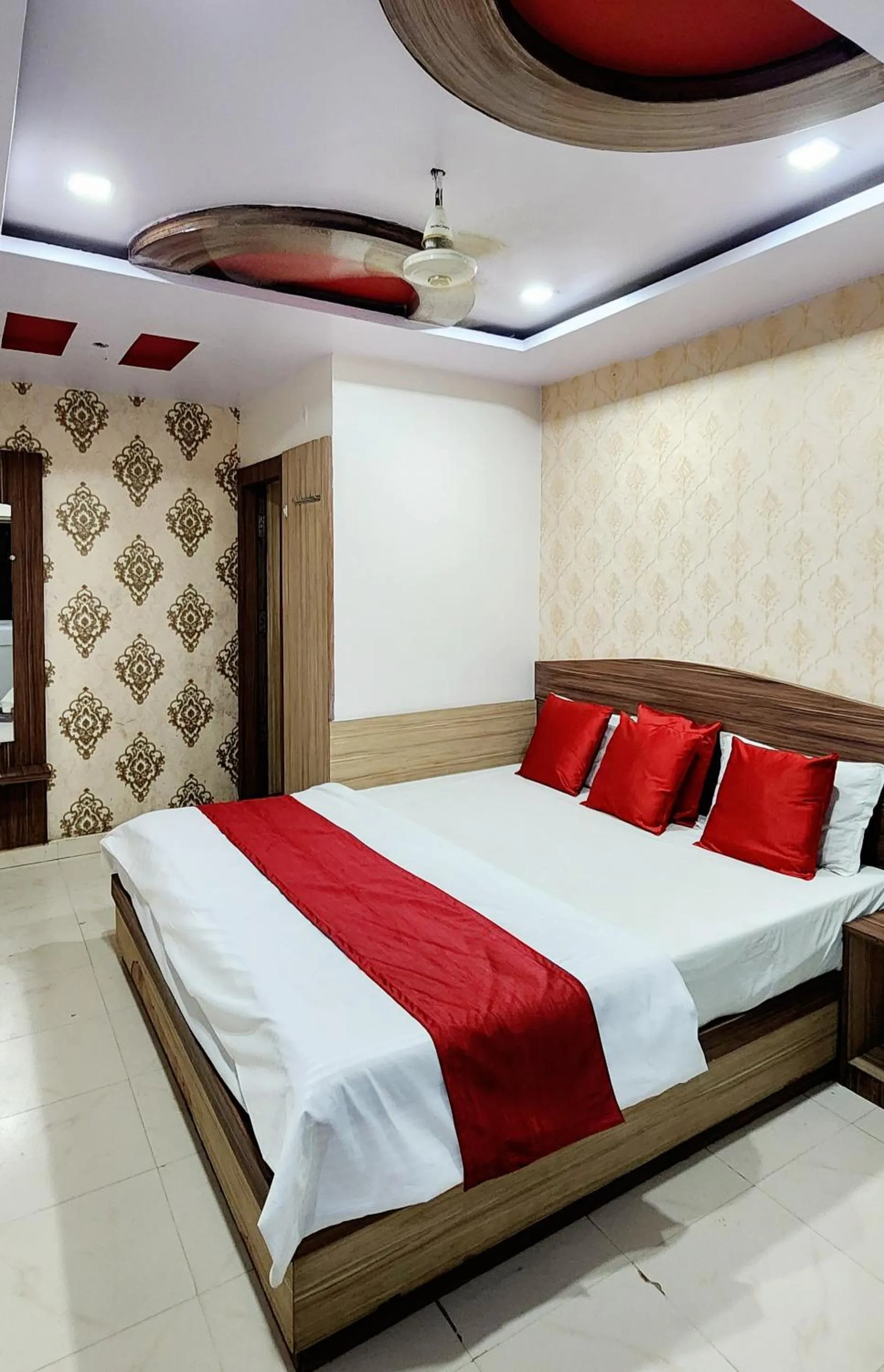 Bedroom, Bed in Hotel Satpura Safari