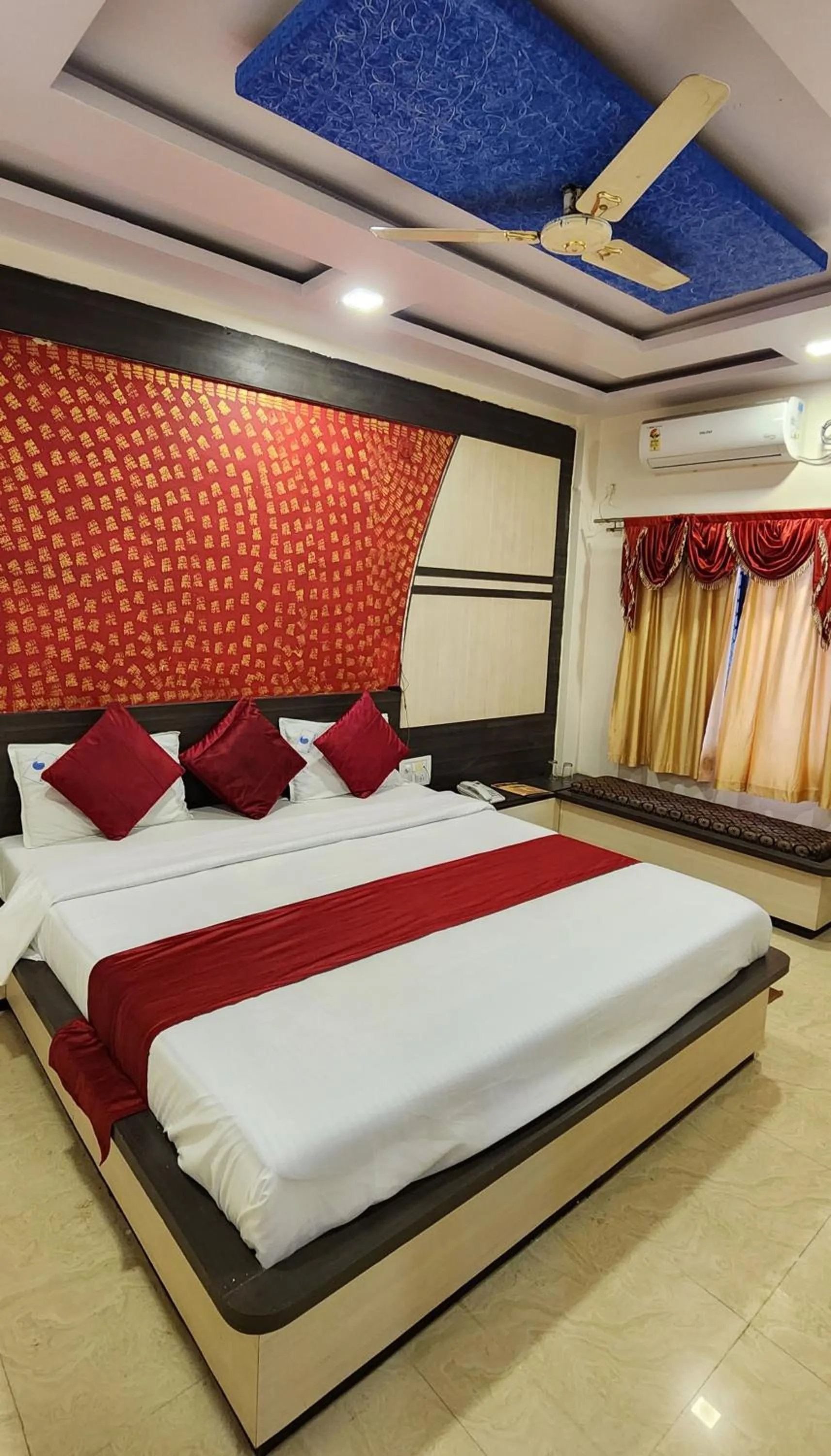 Bedroom, Bed in Hotel Satpura Safari