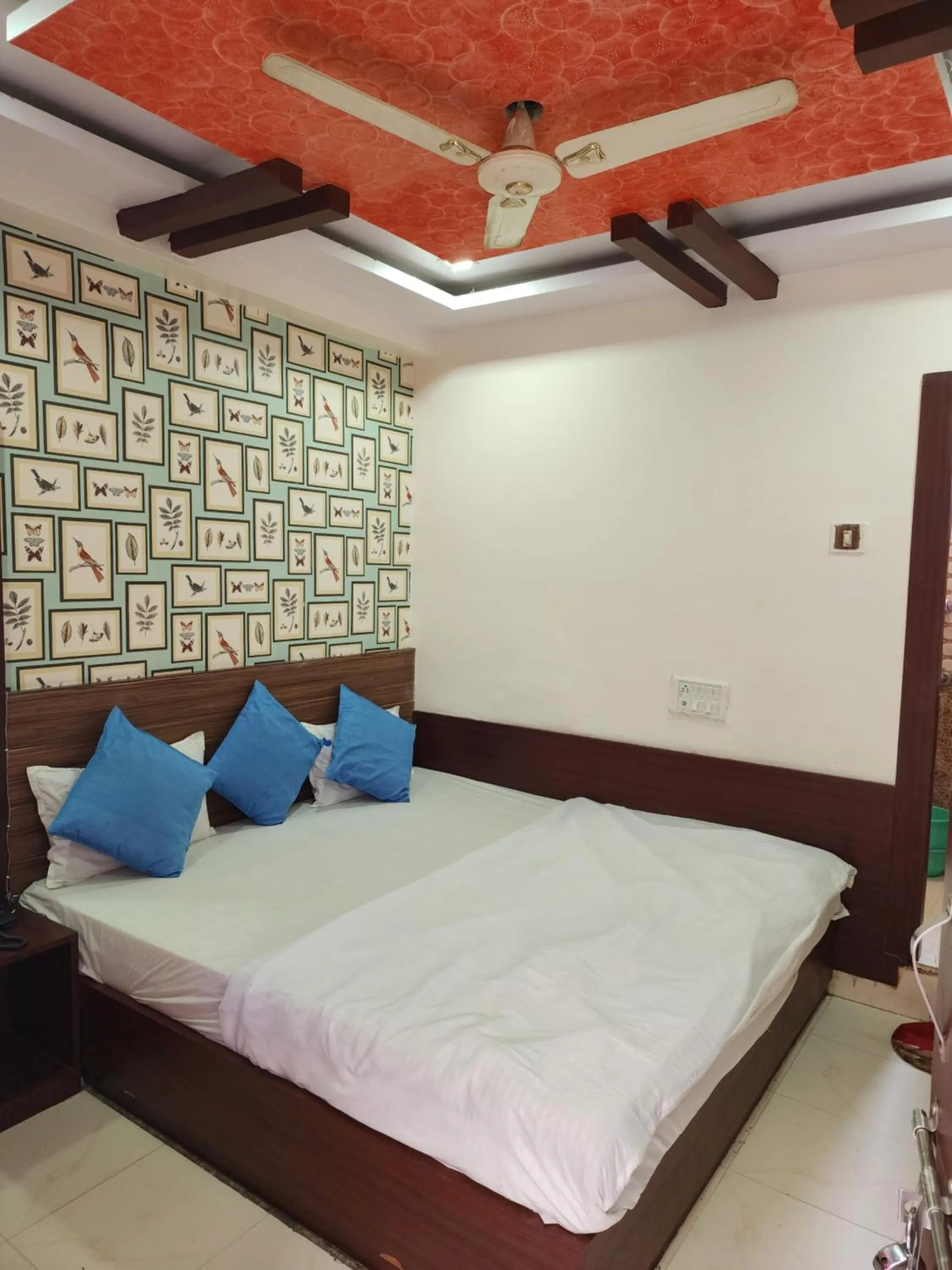 Bedroom, Bed in Hotel Satpura Safari