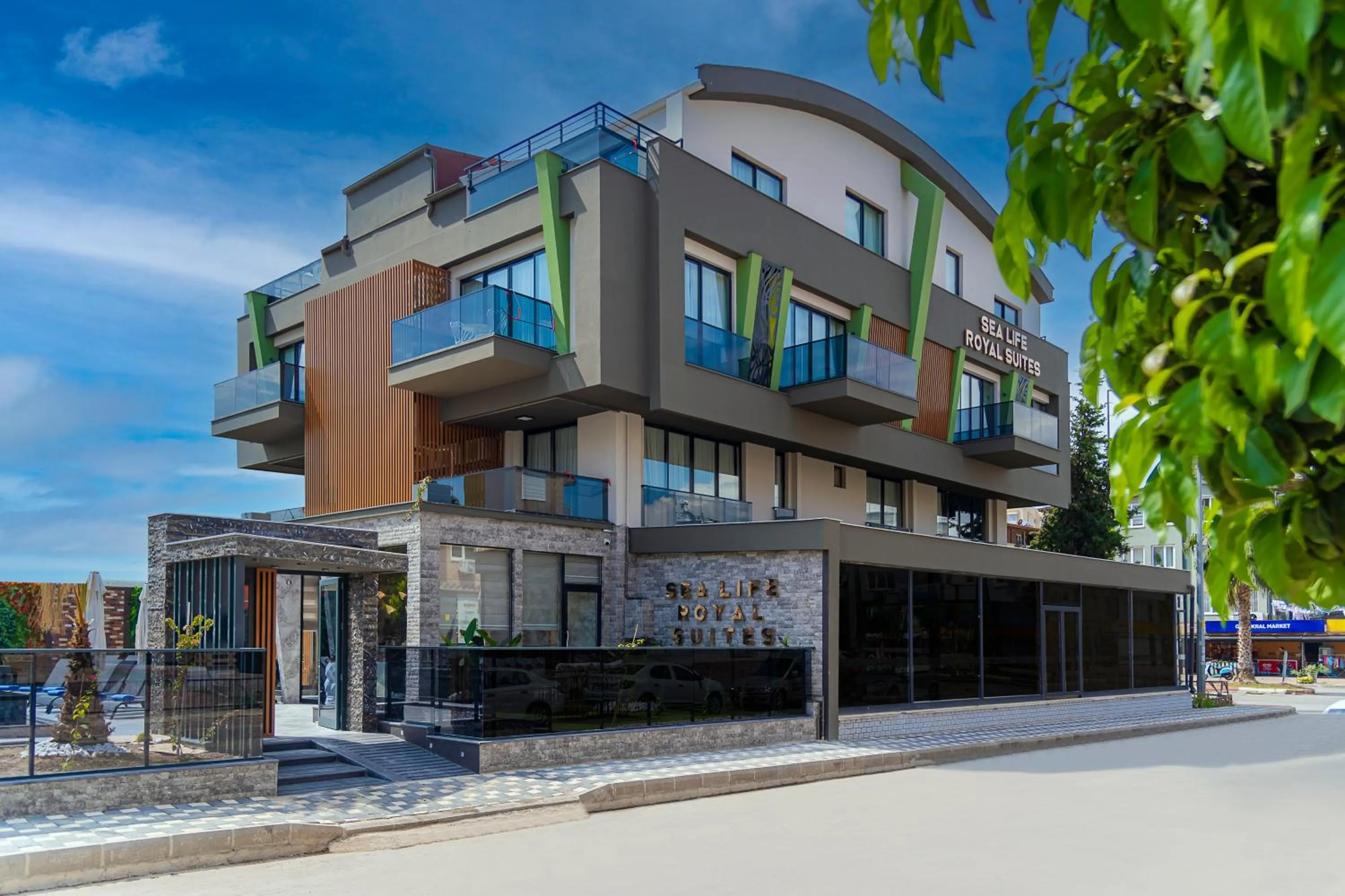 Property building in Sealife Royal